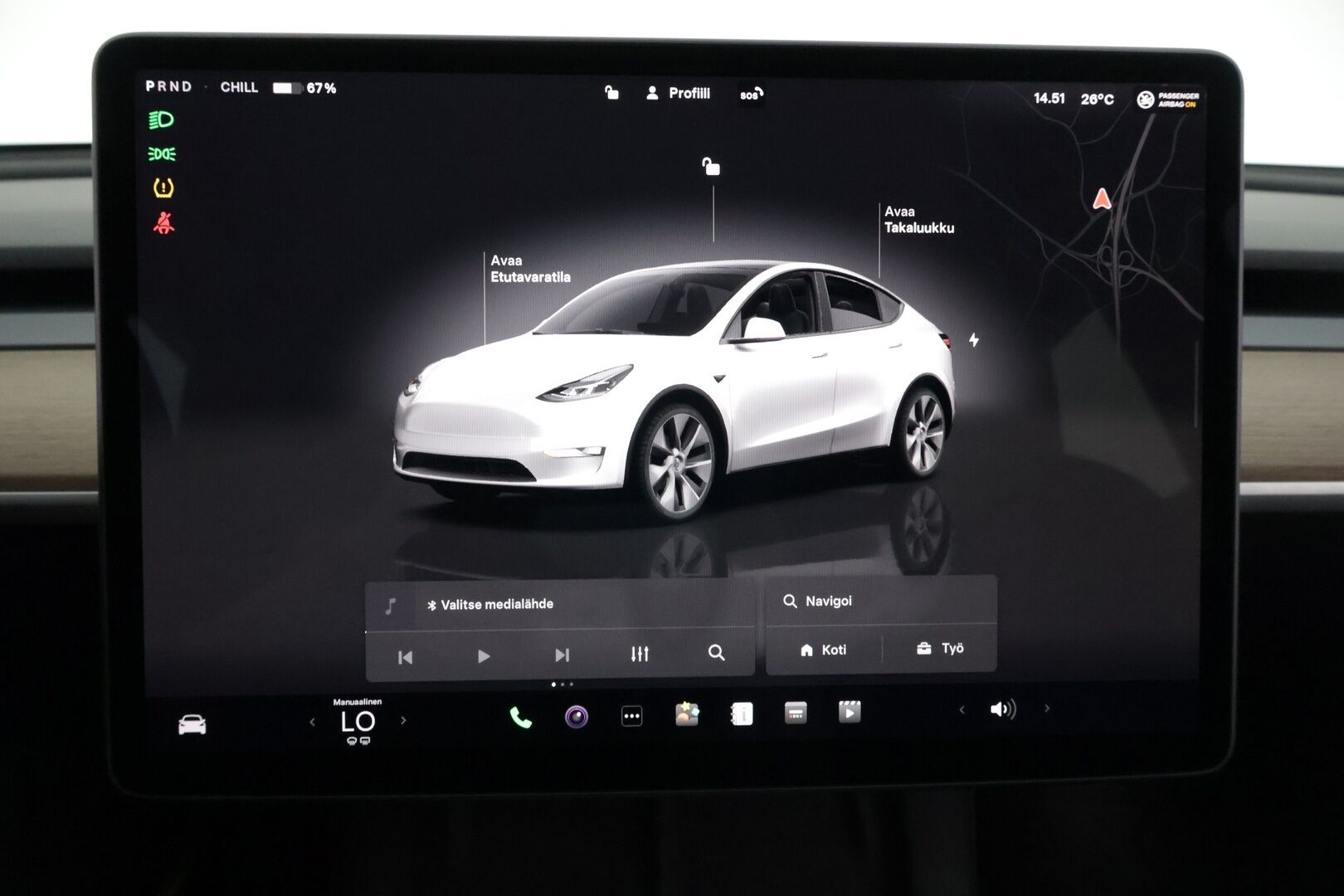 Tesla Model Y 2023 RWD *Autopilot / Lasikatto / AMD Ryzen / Lämpöpumppu / Premium Audio & Connectivity / Koukku / P.Kamerat / LED / Navi * - ALV-vähennyskelpoinen Model Y Tesla 2x vanteilla