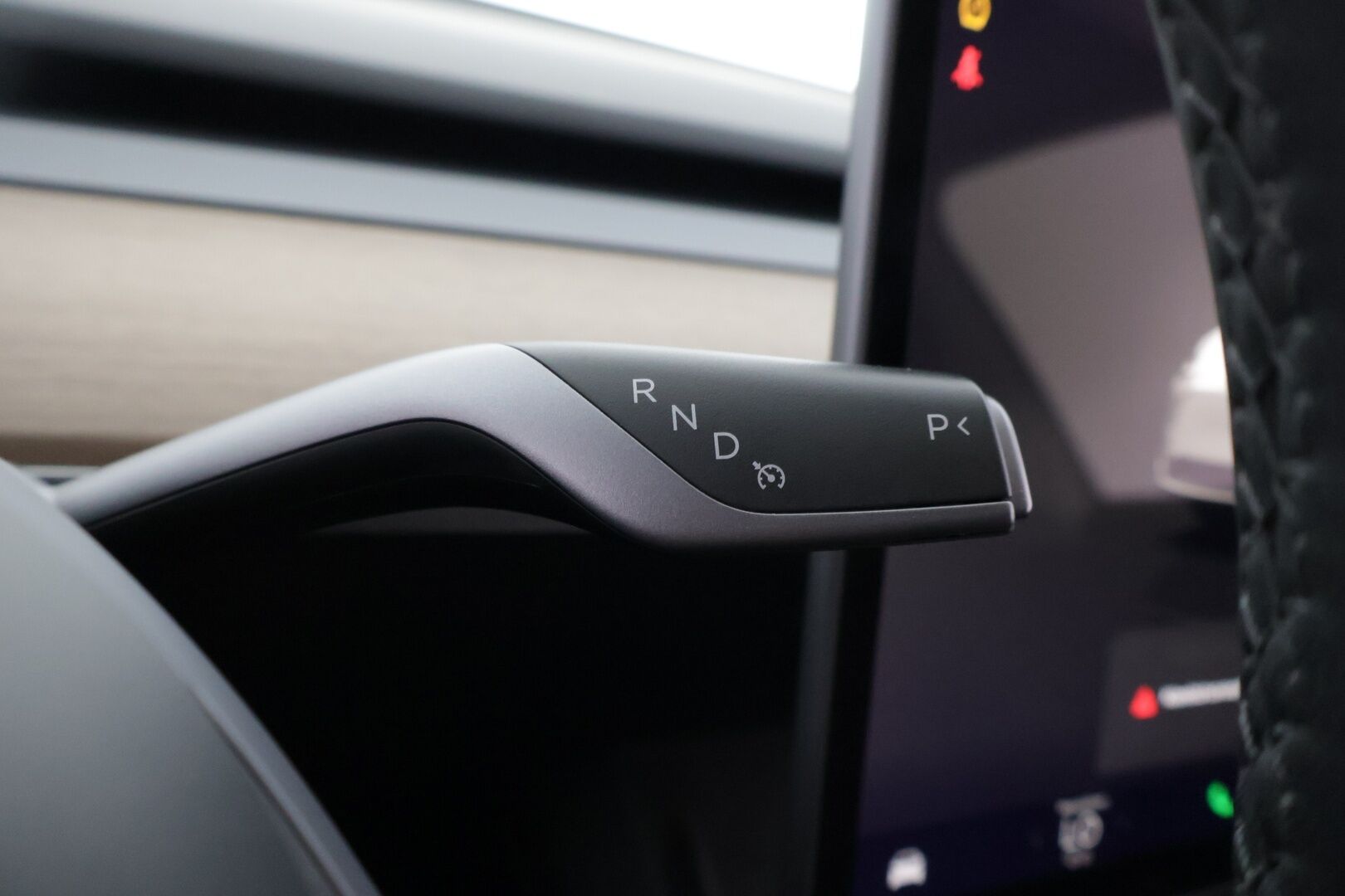 Tesla Model Y 2023 RWD *Autopilot / Lasikatto / AMD Ryzen / Lämpöpumppu / Premium Audio & Connectivity / Koukku / P.Kamerat / LED / Navi * - ALV-vähennyskelpoinen Model Y Tesla 2x vanteilla