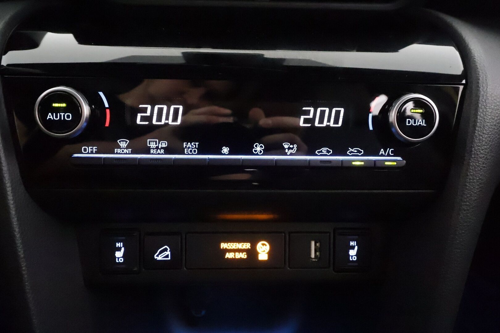 TOYOTA YARIS CROSS 2022 1,5 Hybrid AWD-i Adventure - | ACC | Navi | P.kamera | KeylessGo | Puolinahat|  Upea metalliväri | Haluttu Adventure malli | Kahdet renkaat vantein | 