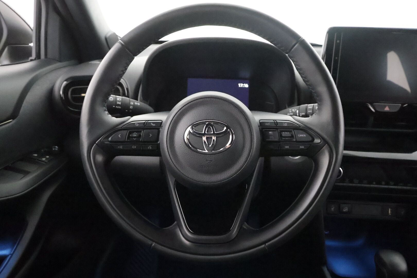 TOYOTA YARIS CROSS 2022 1,5 Hybrid AWD-i Adventure - | ACC | Navi | P.kamera | KeylessGo | Puolinahat|  Upea metalliväri | Haluttu Adventure malli | Kahdet renkaat vantein | 