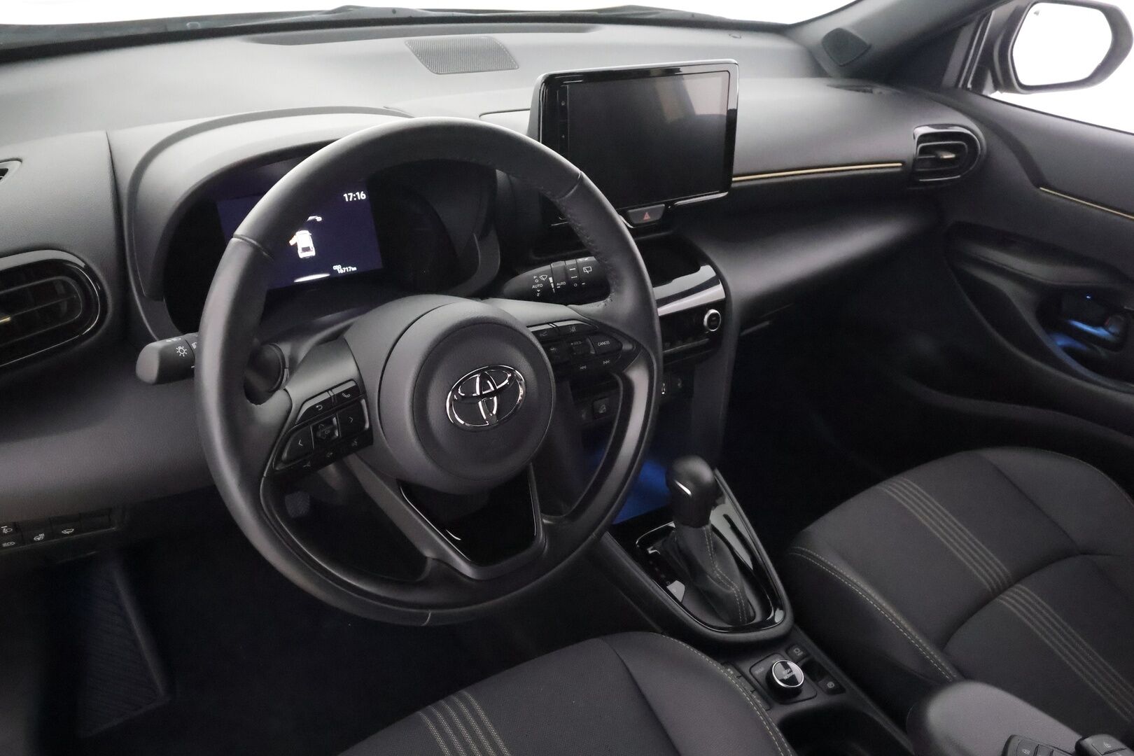 TOYOTA YARIS CROSS 2022 1,5 Hybrid AWD-i Adventure - | ACC | Navi | P.kamera | KeylessGo | Puolinahat|  Upea metalliväri | Haluttu Adventure malli | Kahdet renkaat vantein | 