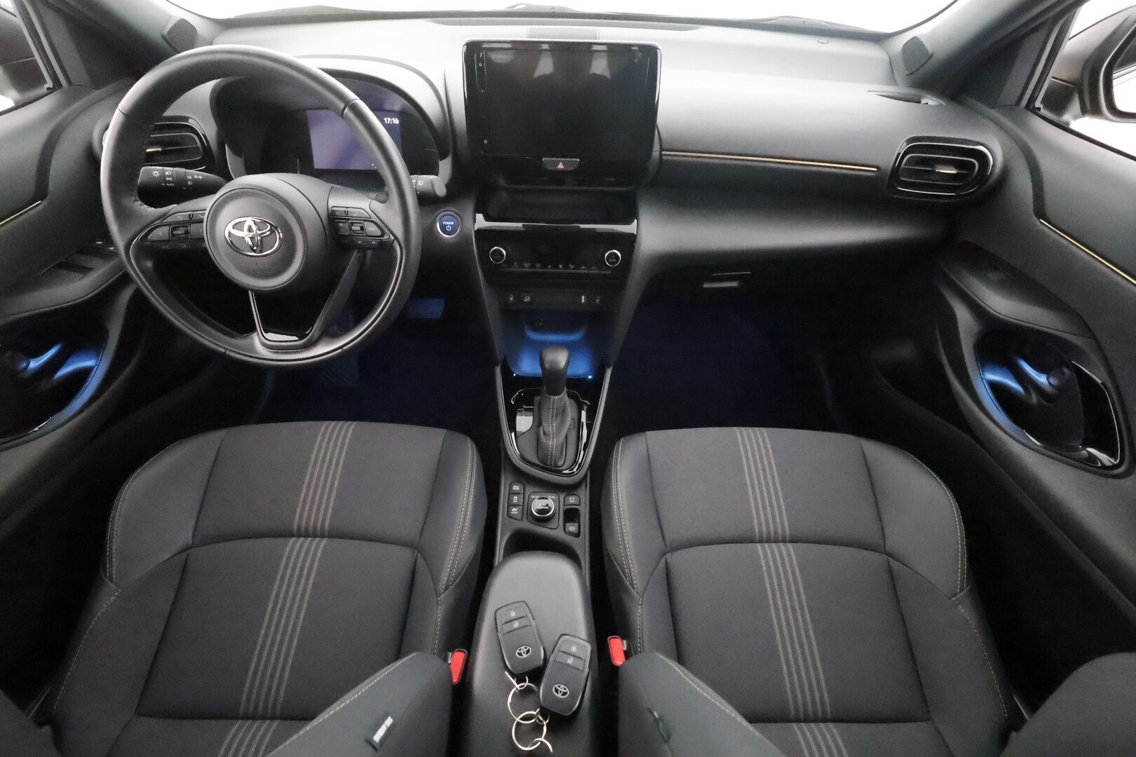 TOYOTA YARIS CROSS 2022 1,5 Hybrid AWD-i Adventure - | ACC | Navi | P.kamera | KeylessGo | Puolinahat|  Upea metalliväri | Haluttu Adventure malli | Kahdet renkaat vantein | 
