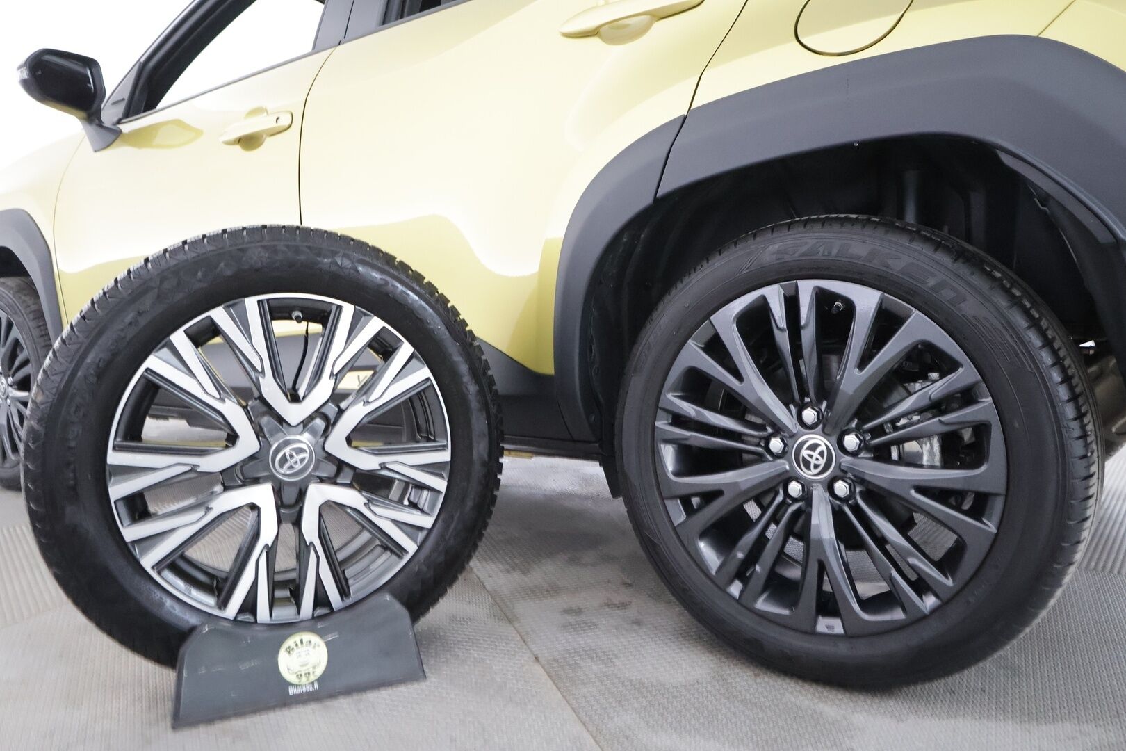 TOYOTA YARIS CROSS 2022 1,5 Hybrid AWD-i Adventure - | ACC | Navi | P.kamera | KeylessGo | Puolinahat|  Upea metalliväri | Haluttu Adventure malli | Kahdet renkaat vantein | 
