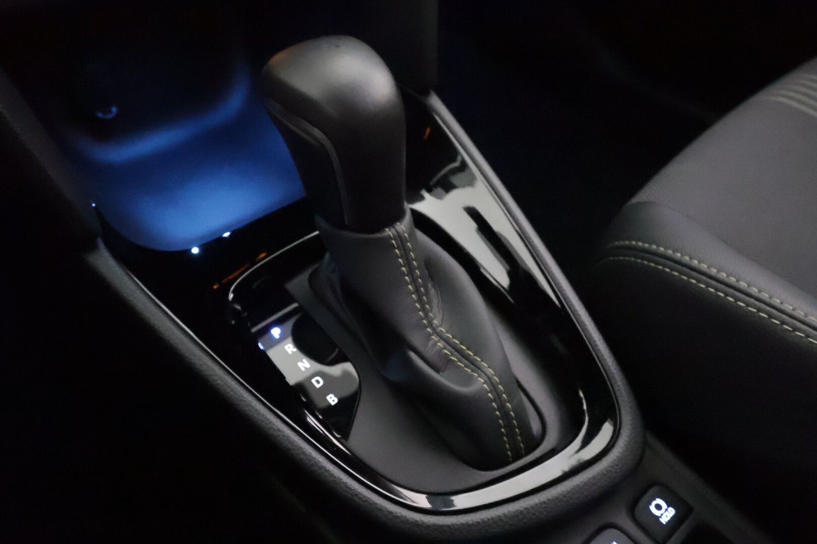TOYOTA YARIS CROSS 2022 1,5 Hybrid AWD-i Adventure - | ACC | Navi | P.kamera | KeylessGo | Puolinahat|  Upea metalliväri | Haluttu Adventure malli | Kahdet renkaat vantein | 