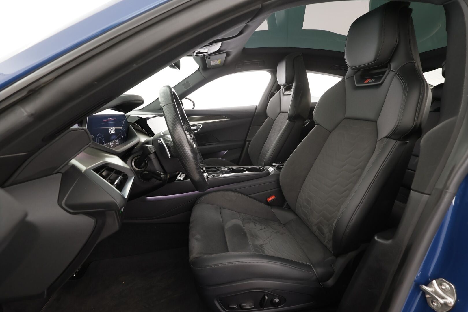 Audi E-TRON GT RS 2022 quattro * ACC / HUD / B&O / Night Vision / Ilma-alusta / 360° / Matrix LED / ILP / Lasikatto / KeylessGo / Muistipenkki / Puolinahat * - 1.Om Suomi-auto / Kahdet renkaat aluvanteilla / Merkkihuollettu