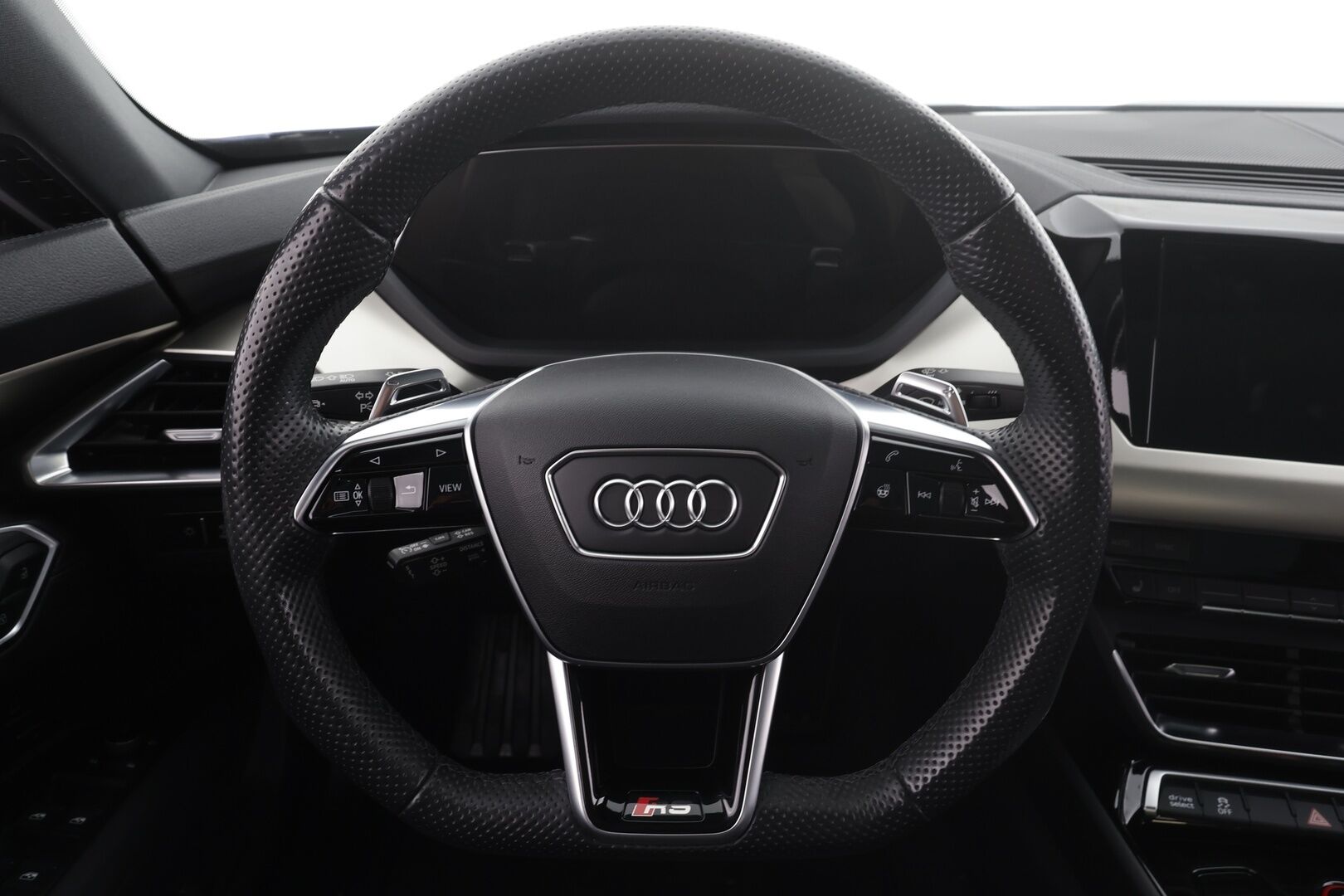 Audi E-TRON GT RS 2022 quattro * ACC / HUD / B&O / Night Vision / Ilma-alusta / 360° / Matrix LED / ILP / Lasikatto / KeylessGo / Muistipenkki / Puolinahat * - 1.Om Suomi-auto / Kahdet renkaat aluvanteilla / Merkkihuollettu