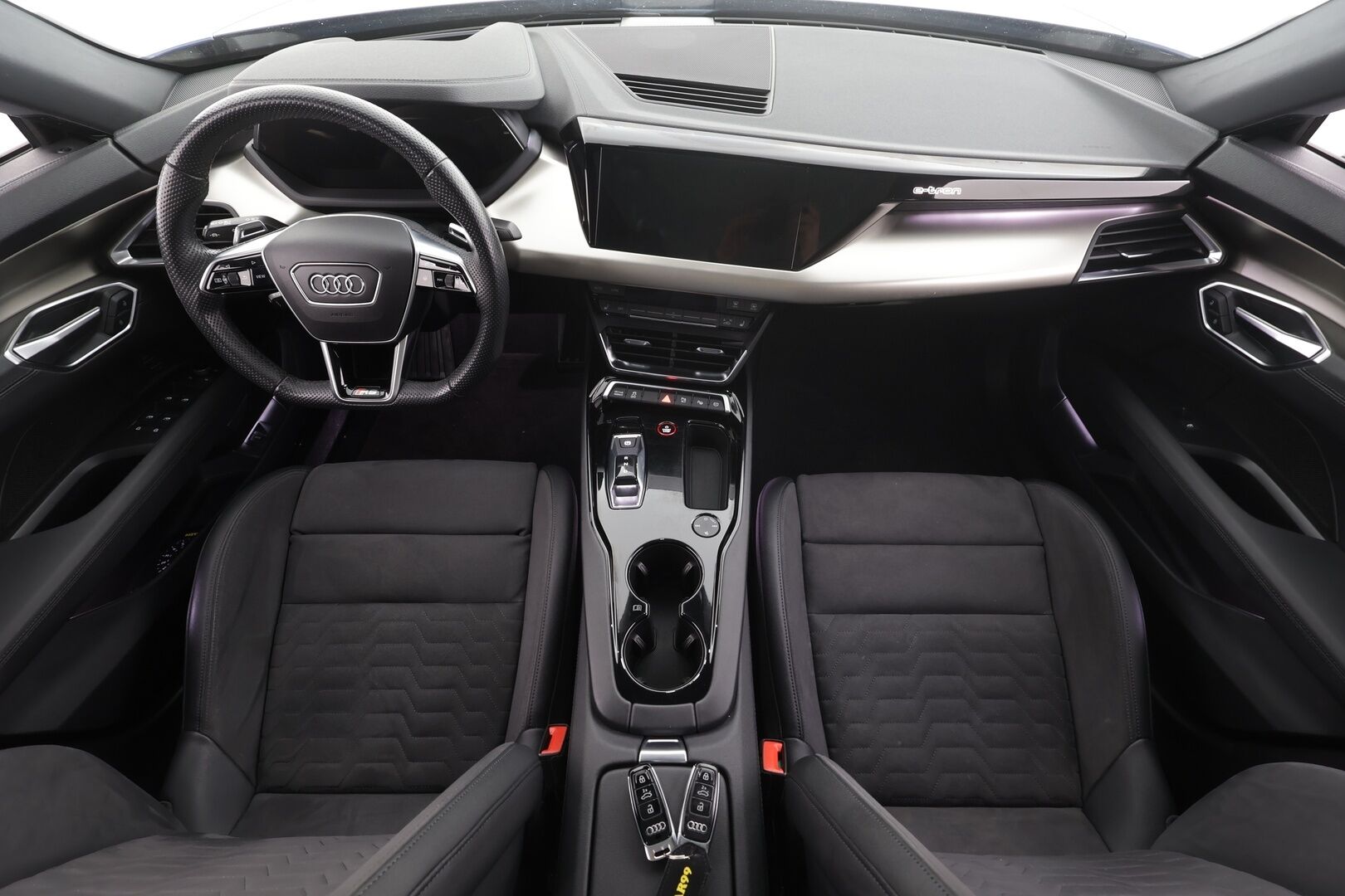 Audi E-TRON GT RS 2022 quattro * ACC / HUD / B&O / Night Vision / Ilma-alusta / 360° / Matrix LED / ILP / Lasikatto / KeylessGo / Muistipenkki / Puolinahat * - 1.Om Suomi-auto / Kahdet renkaat aluvanteilla / Merkkihuollettu