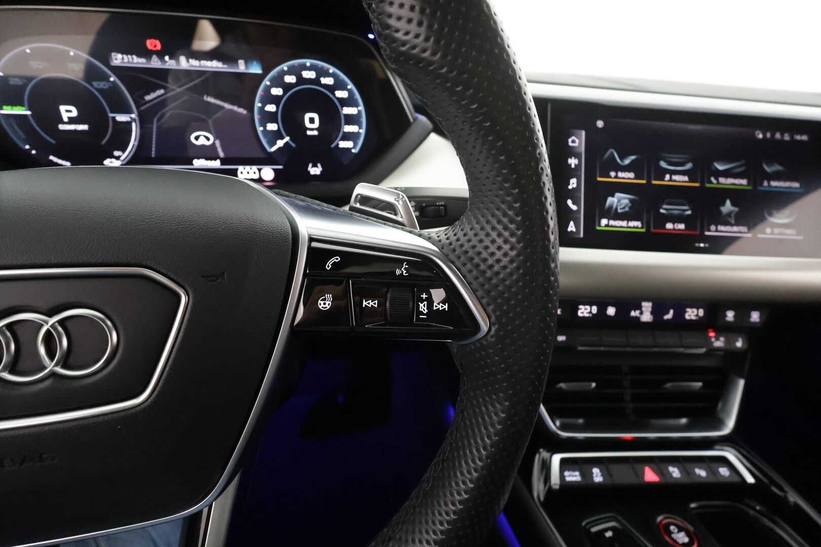 Audi E-TRON GT RS 2022 quattro * ACC / HUD / B&O / Night Vision / Ilma-alusta / 360° / Matrix LED / ILP / Lasikatto / KeylessGo / Muistipenkki / Puolinahat * - 1.Om Suomi-auto / Kahdet renkaat aluvanteilla / Merkkihuollettu