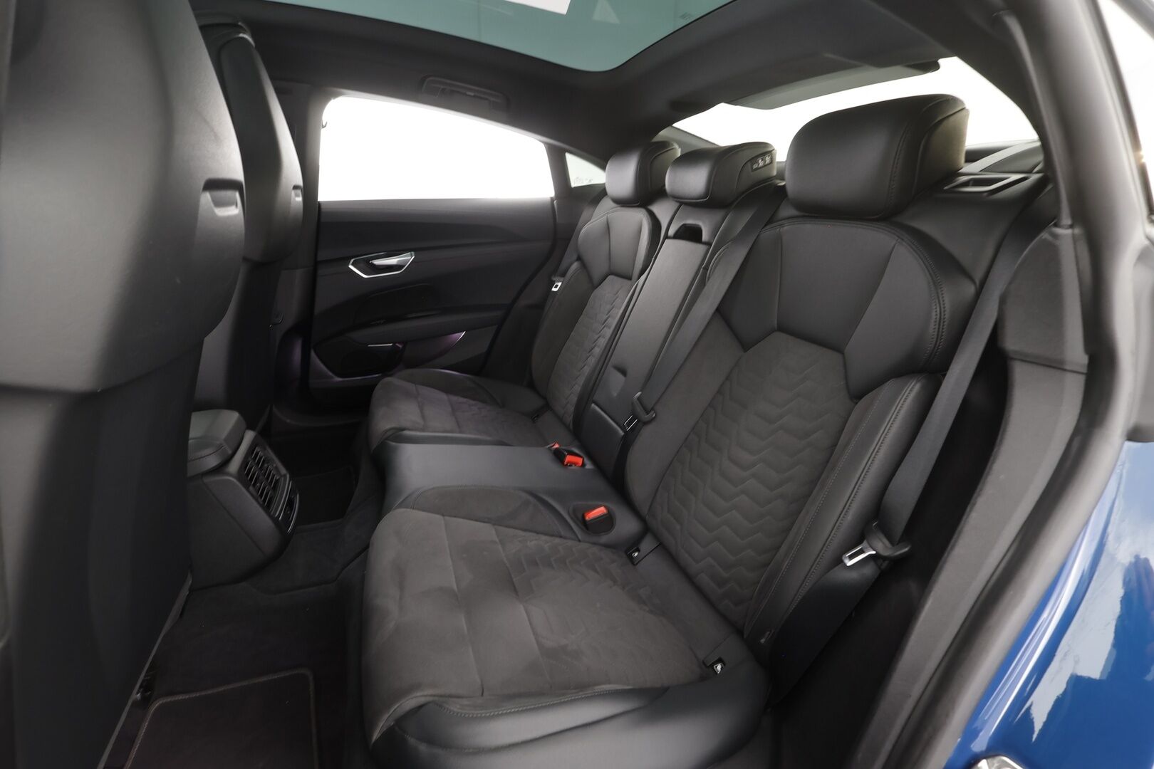 Audi E-TRON GT RS 2022 quattro * ACC / HUD / B&O / Night Vision / Ilma-alusta / 360° / Matrix LED / ILP / Lasikatto / KeylessGo / Muistipenkki / Puolinahat * - 1.Om Suomi-auto / Kahdet renkaat aluvanteilla / Merkkihuollettu