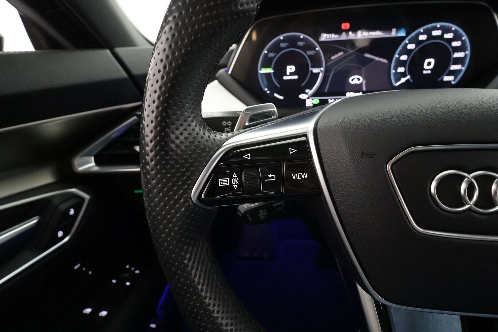 Audi E-TRON GT RS 2022 quattro * ACC / HUD / B&O / Night Vision / Ilma-alusta / 360° / Matrix LED / ILP / Lasikatto / KeylessGo / Muistipenkki / Puolinahat * - 1.Om Suomi-auto / Kahdet renkaat aluvanteilla / Merkkihuollettu