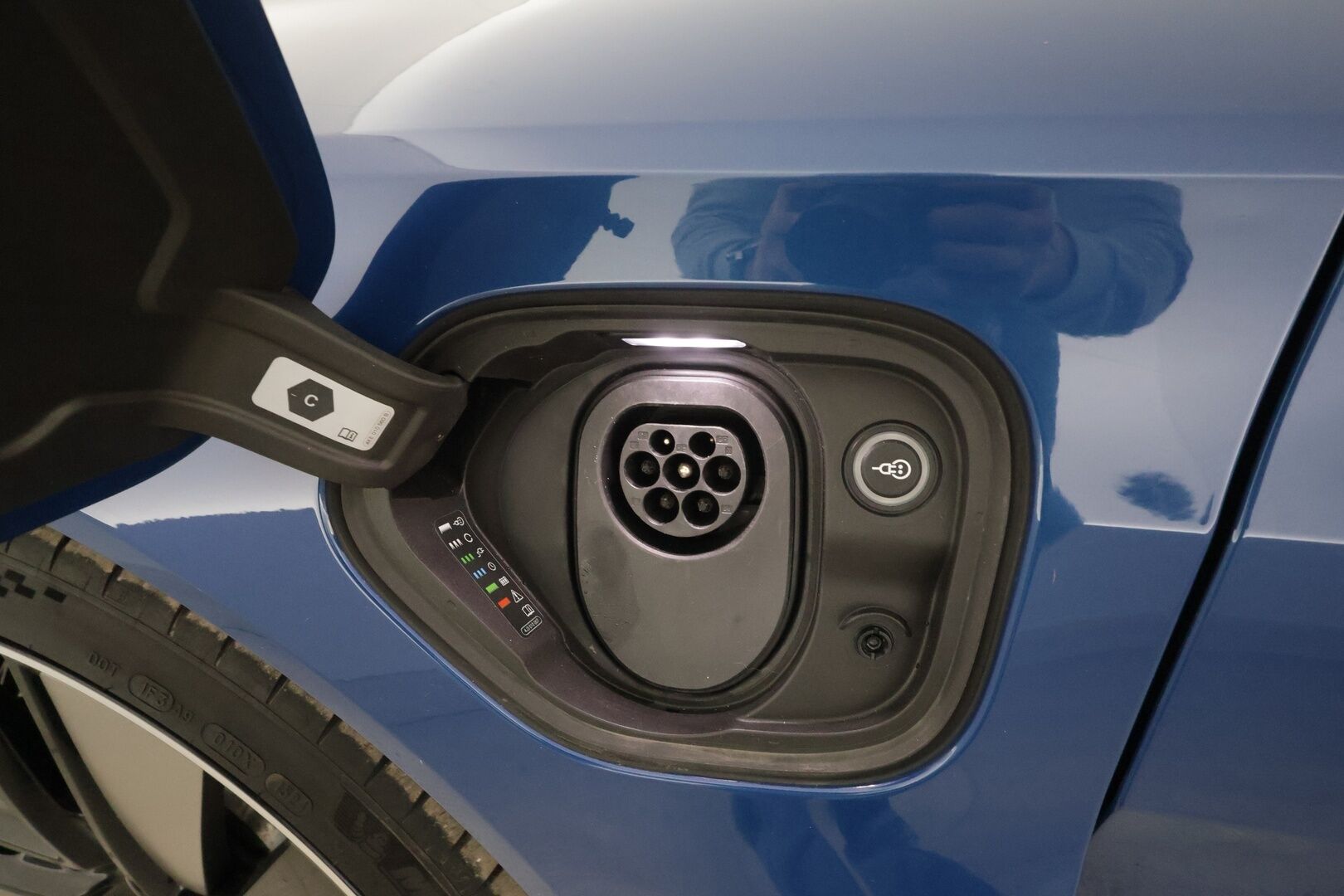 Audi E-TRON GT RS 2022 quattro * ACC / HUD / B&O / Night Vision / Ilma-alusta / 360° / Matrix LED / ILP / Lasikatto / KeylessGo / Muistipenkki / Puolinahat * - 1.Om Suomi-auto / Kahdet renkaat aluvanteilla / Merkkihuollettu