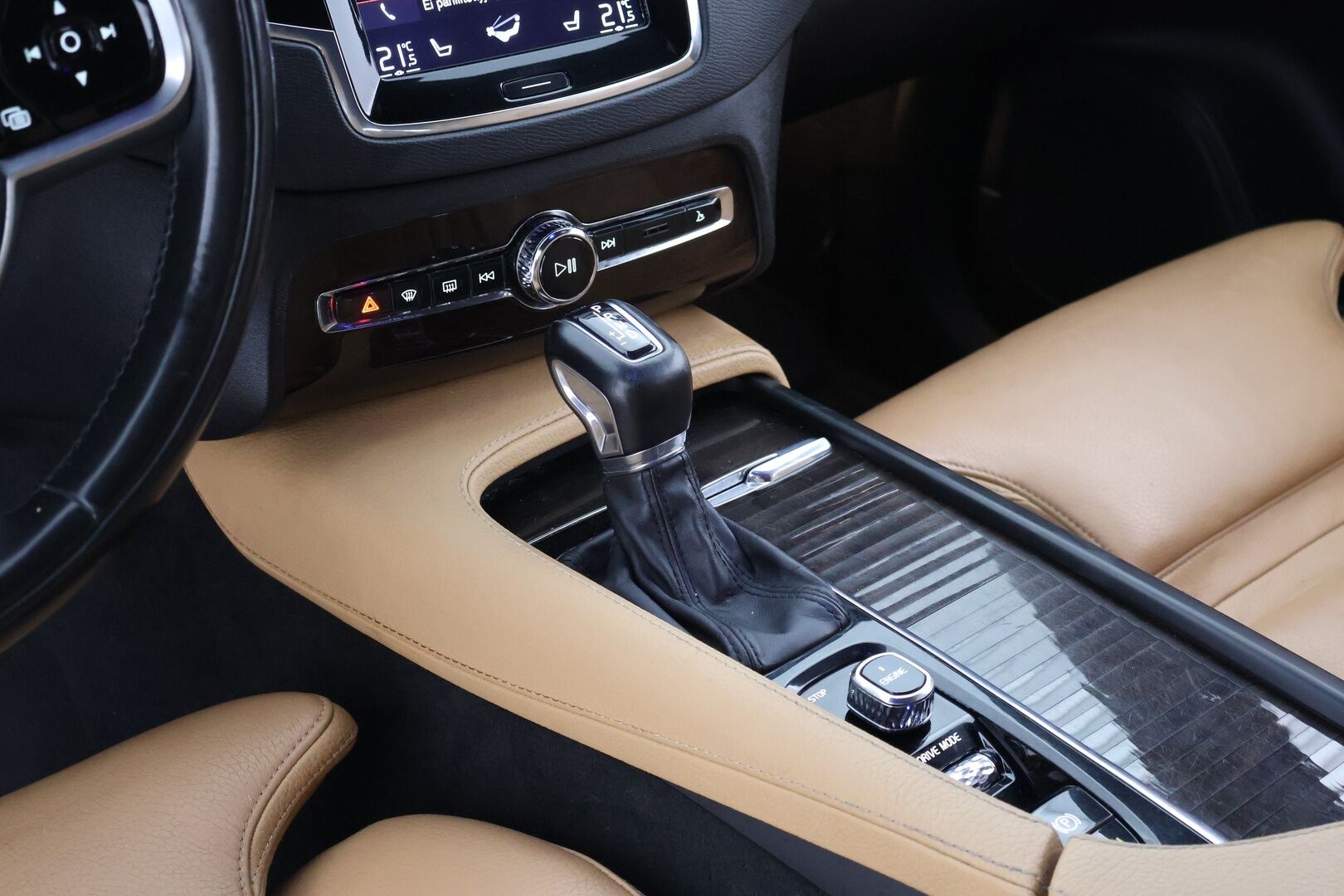 Volvo XC90 2016 D5 AWD Inscription aut - | Ilman Adblueta | Webasto | Koukku | Adapt.vakkari | Full-LED | Sporttinahat Muistilla | 7P | P.Kamera | Navi | Kaistavahti | Keylessgo | Ilma-alusta | HUD |