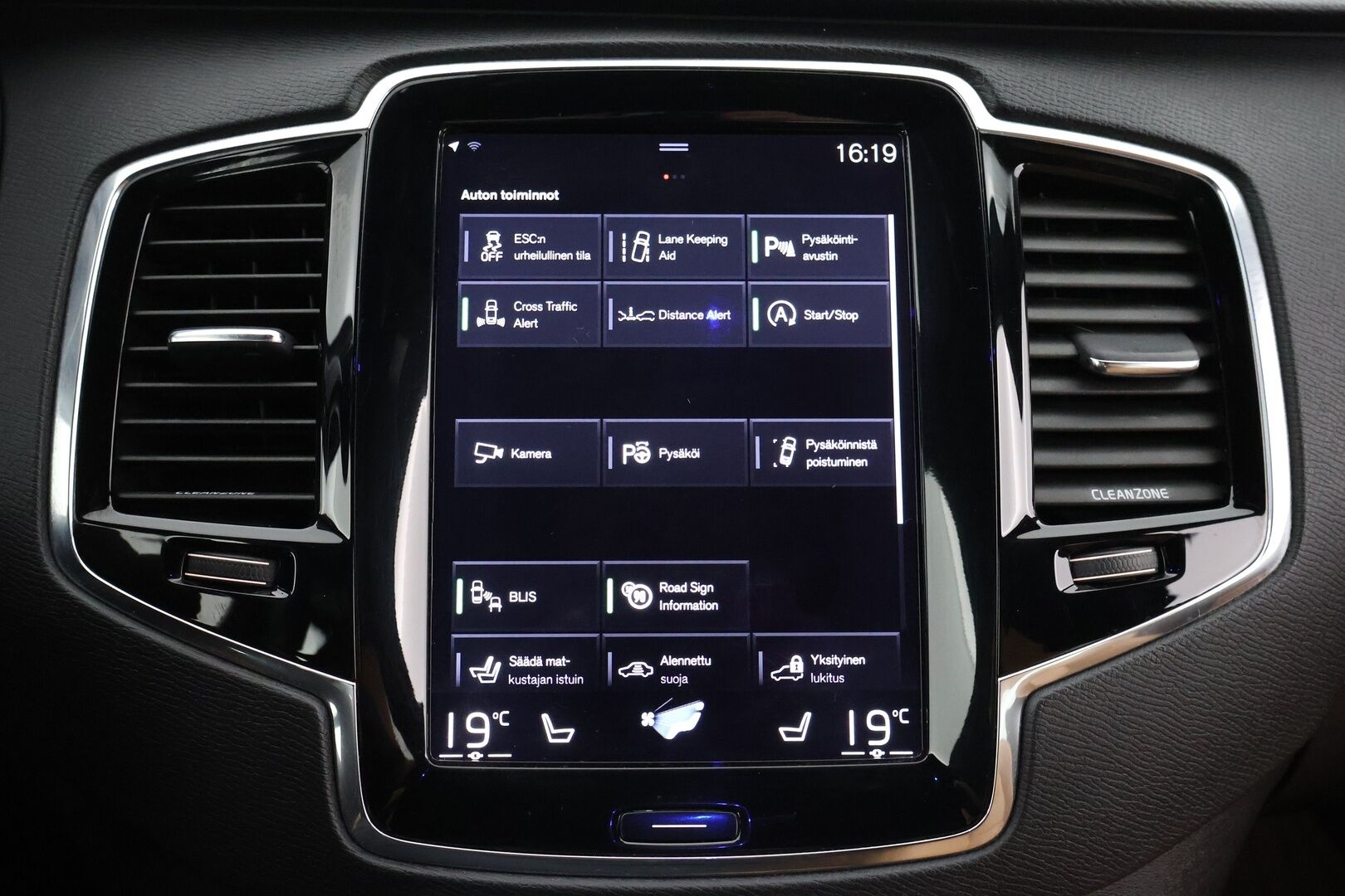 Volvo XC90 2016 D5 AWD Inscription aut - | Ilman Adblueta | Webasto | Koukku | Adapt.vakkari | Full-LED | Sporttinahat Muistilla | 7P | P.Kamera | Navi | Kaistavahti | Keylessgo | Ilma-alusta | HUD |