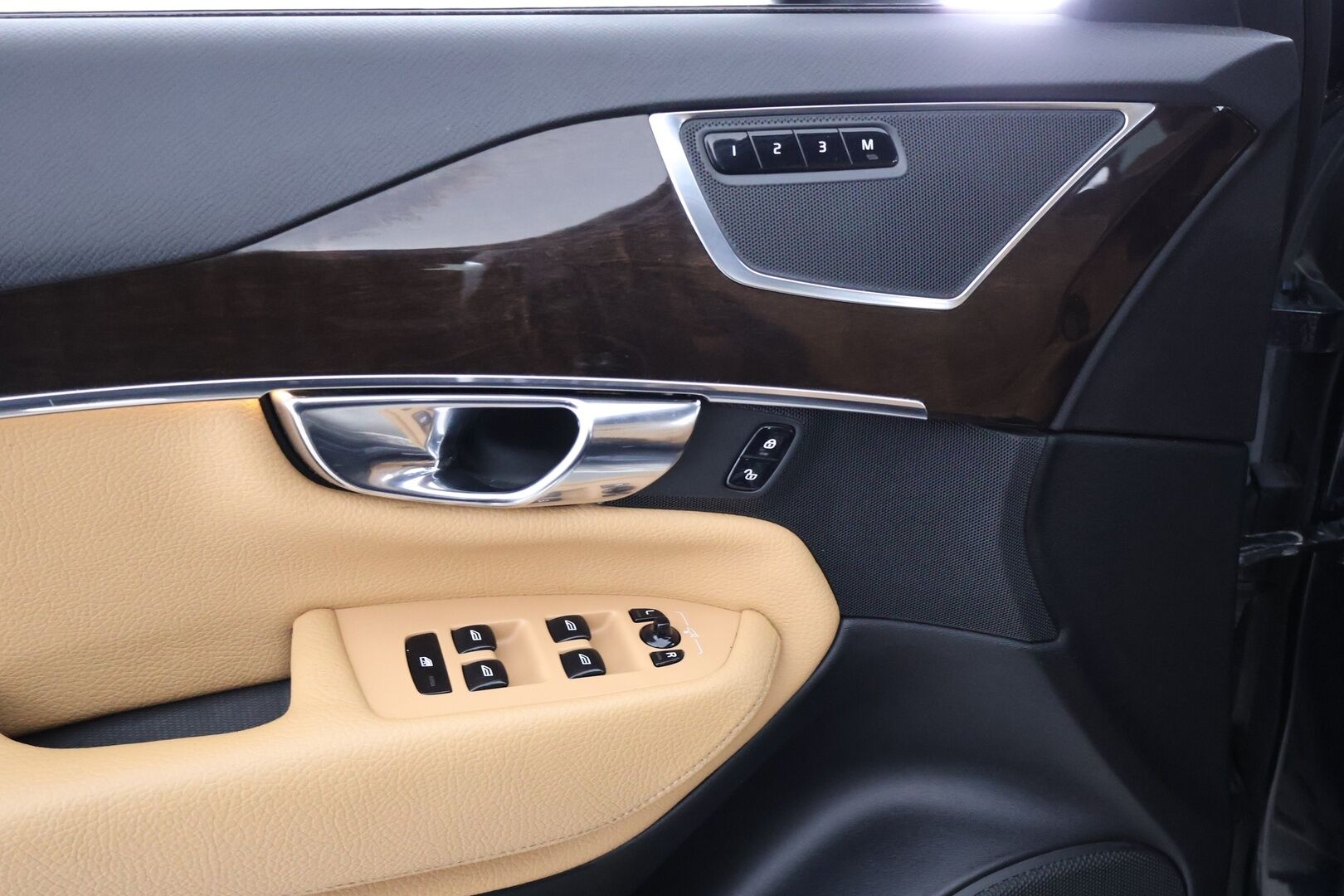 Volvo XC90 2016 D5 AWD Inscription aut - | Ilman Adblueta | Webasto | Koukku | Adapt.vakkari | Full-LED | Sporttinahat Muistilla | 7P | P.Kamera | Navi | Kaistavahti | Keylessgo | Ilma-alusta | HUD |