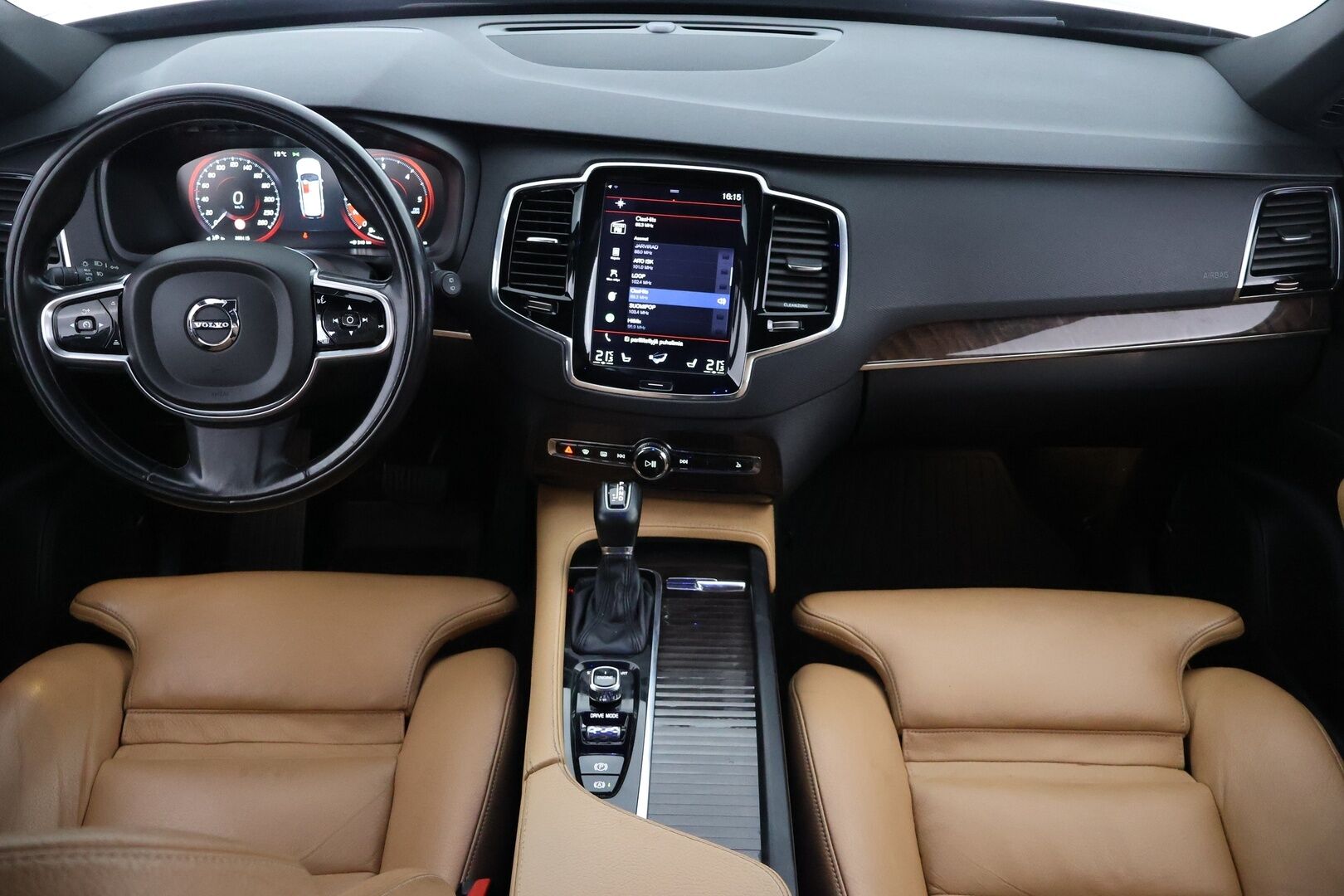 Volvo XC90 2016 D5 AWD Inscription aut - | Ilman Adblueta | Webasto | Koukku | Adapt.vakkari | Full-LED | Sporttinahat Muistilla | 7P | P.Kamera | Navi | Kaistavahti | Keylessgo | Ilma-alusta | HUD |
