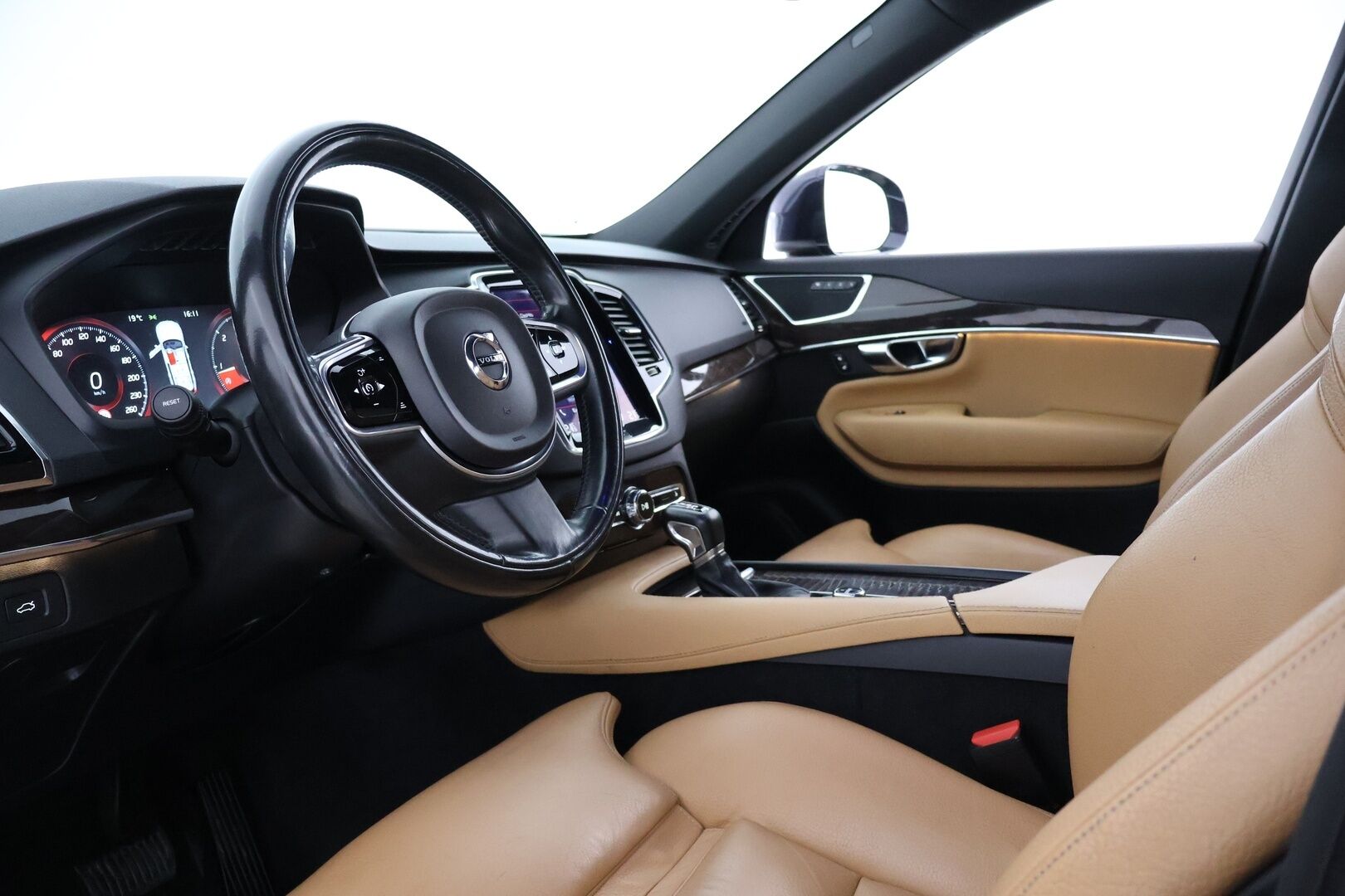 Volvo XC90 2016 D5 AWD Inscription aut - | Ilman Adblueta | Webasto | Koukku | Adapt.vakkari | Full-LED | Sporttinahat Muistilla | 7P | P.Kamera | Navi | Kaistavahti | Keylessgo | Ilma-alusta | HUD |