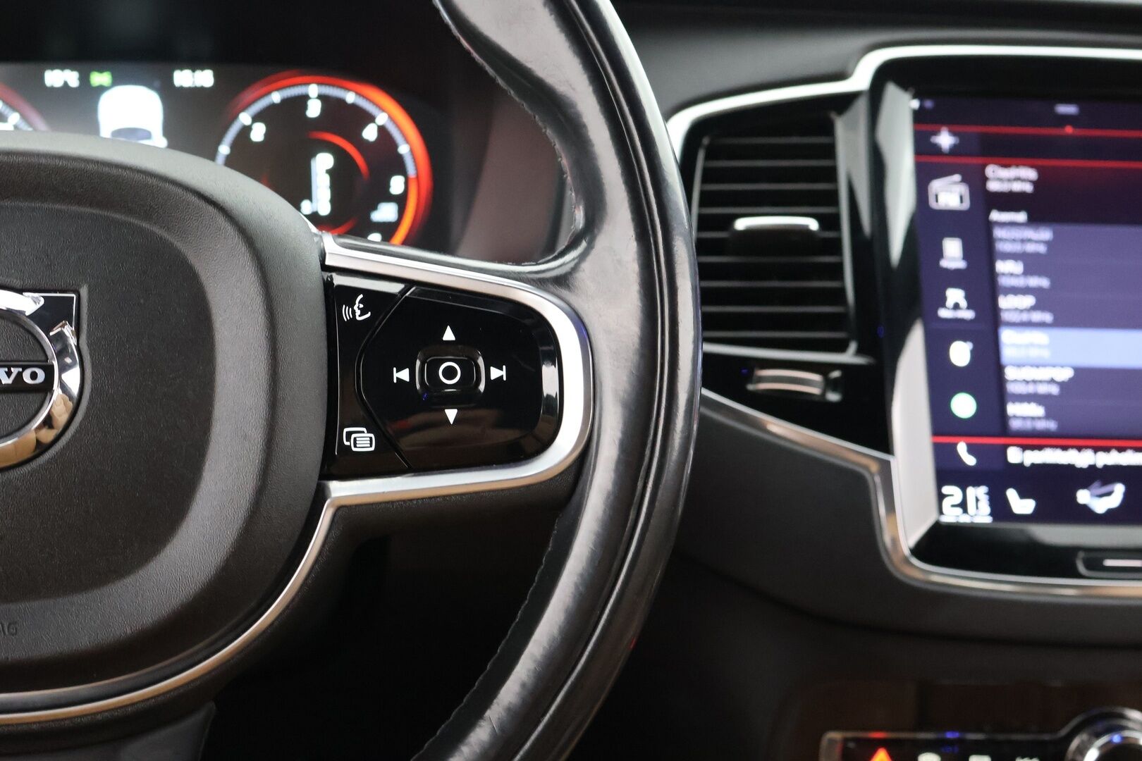 Volvo XC90 2016 D5 AWD Inscription aut - | Ilman Adblueta | Webasto | Koukku | Adapt.vakkari | Full-LED | Sporttinahat Muistilla | 7P | P.Kamera | Navi | Kaistavahti | Keylessgo | Ilma-alusta | HUD |