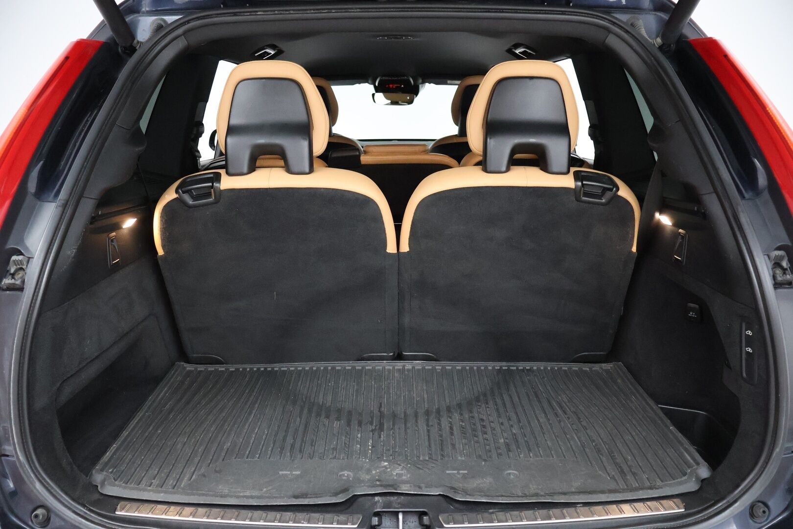 Volvo XC90 2016 D5 AWD Inscription aut - | Ilman Adblueta | Webasto | Koukku | Adapt.vakkari | Full-LED | Sporttinahat Muistilla | 7P | P.Kamera | Navi | Kaistavahti | Keylessgo | Ilma-alusta | HUD |