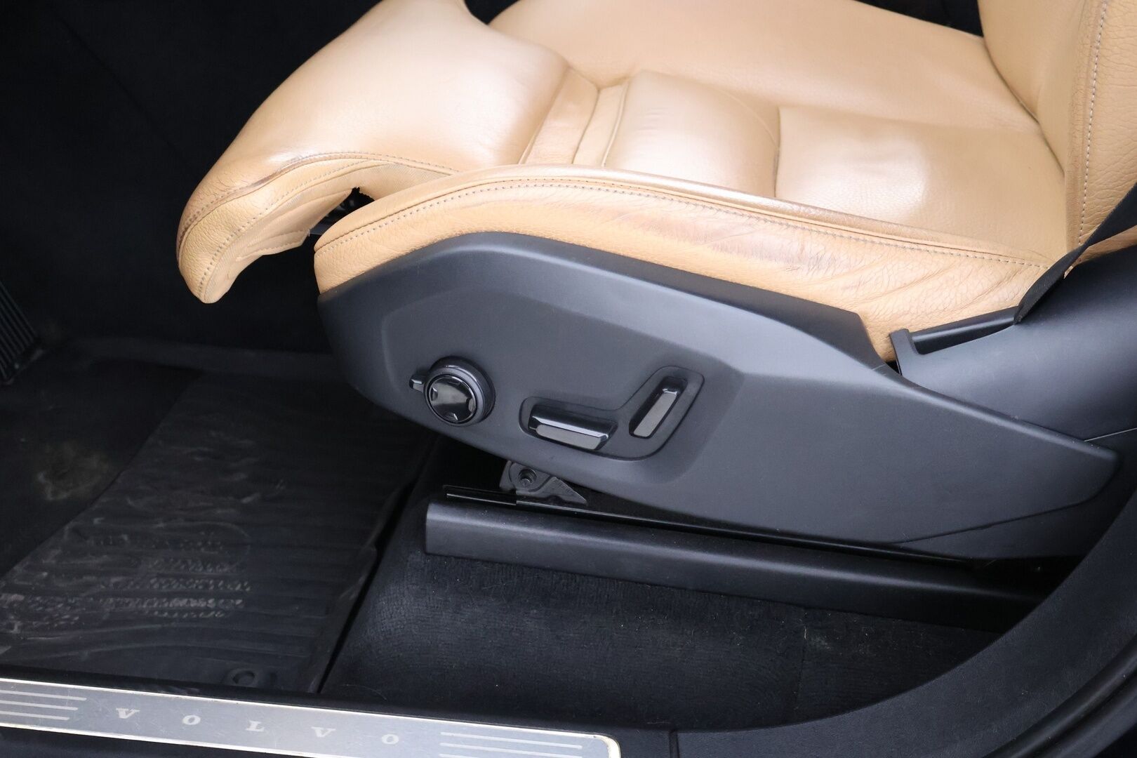 Volvo XC90 2016 D5 AWD Inscription aut - | Ilman Adblueta | Webasto | Koukku | Adapt.vakkari | Full-LED | Sporttinahat Muistilla | 7P | P.Kamera | Navi | Kaistavahti | Keylessgo | Ilma-alusta | HUD |