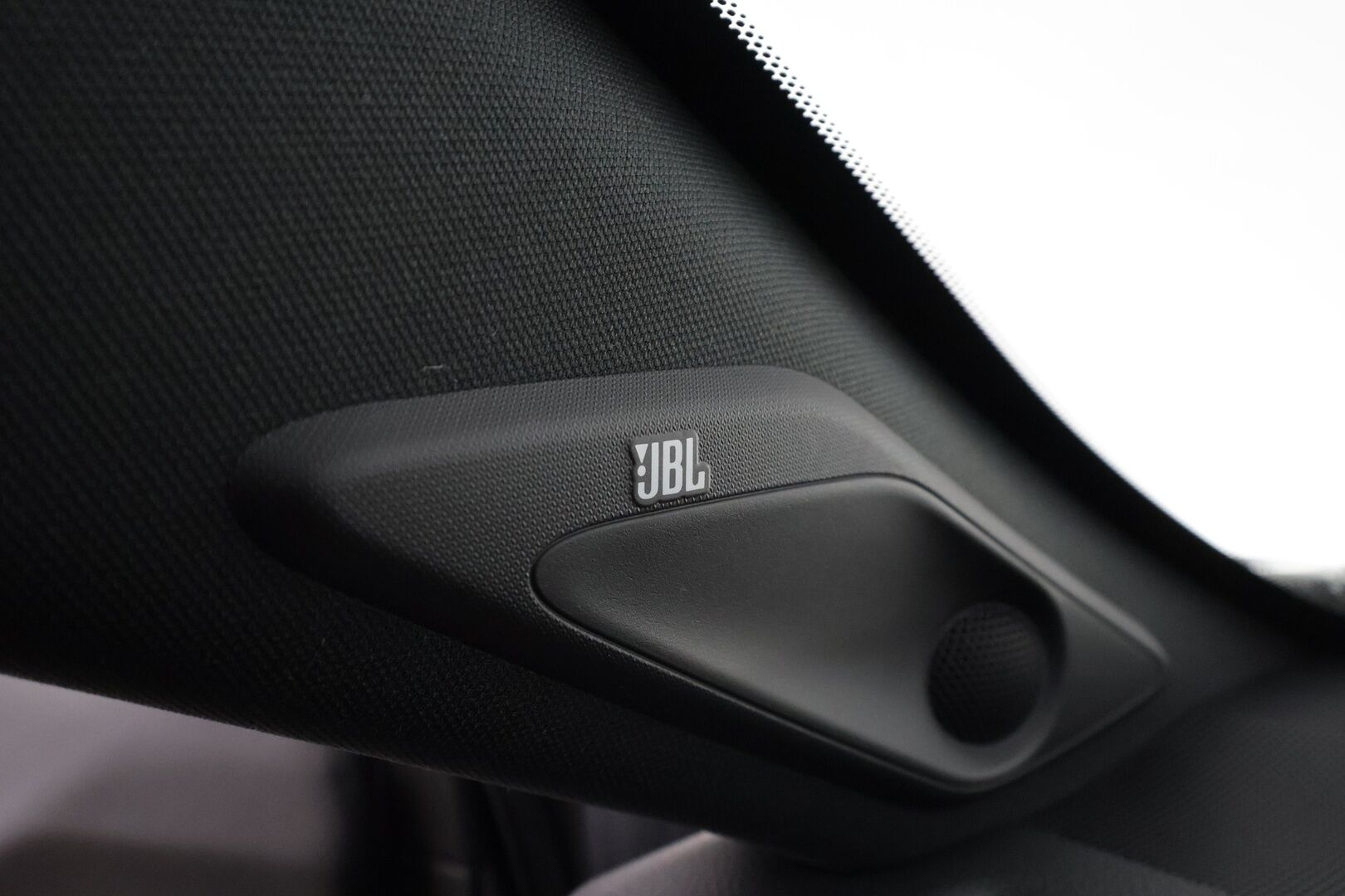 TOYOTA RAV4 PLUG-IN 2020 Hybrid 2,5 AWD * ACC / HUD / 360° / Ilmastoidut nahat / Koukku / JBL / KeylessGo / Muistipenkki * - Kahdet renkaat aluvanteilla / Huippuvarusteet