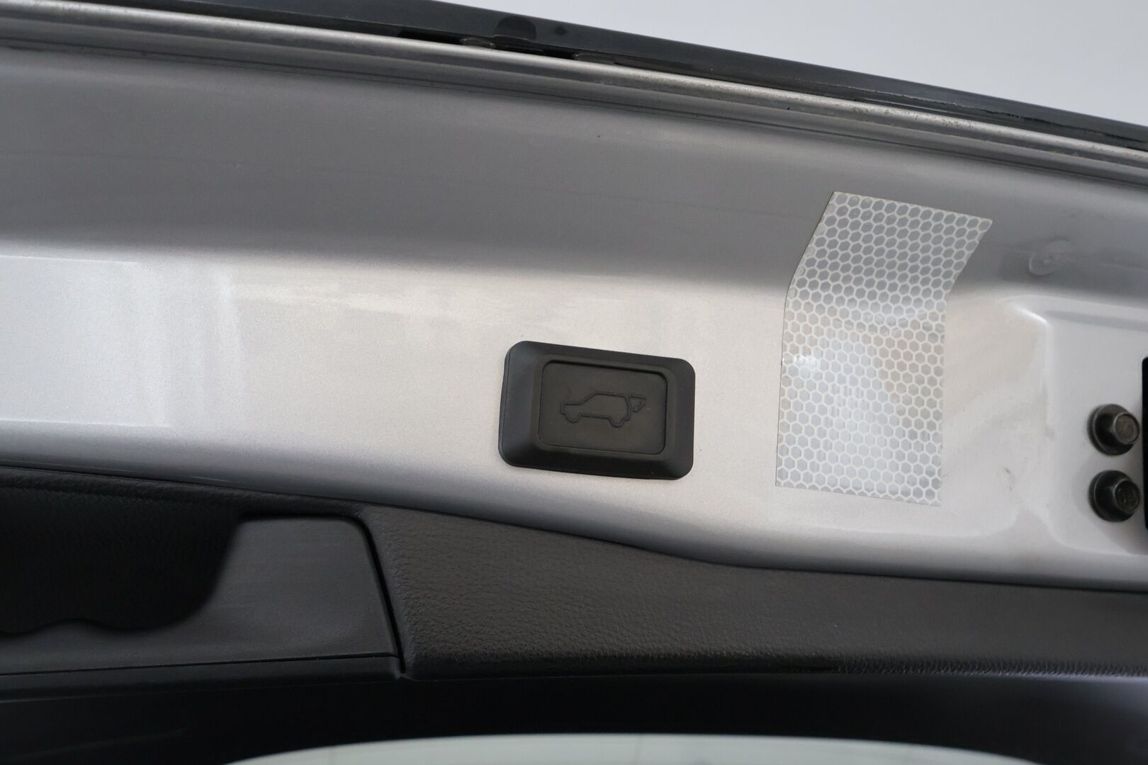 TOYOTA RAV4 PLUG-IN 2020 Hybrid 2,5 AWD * ACC / HUD / 360° / Ilmastoidut nahat / Koukku / JBL / KeylessGo / Muistipenkki * - Kahdet renkaat aluvanteilla / Huippuvarusteet