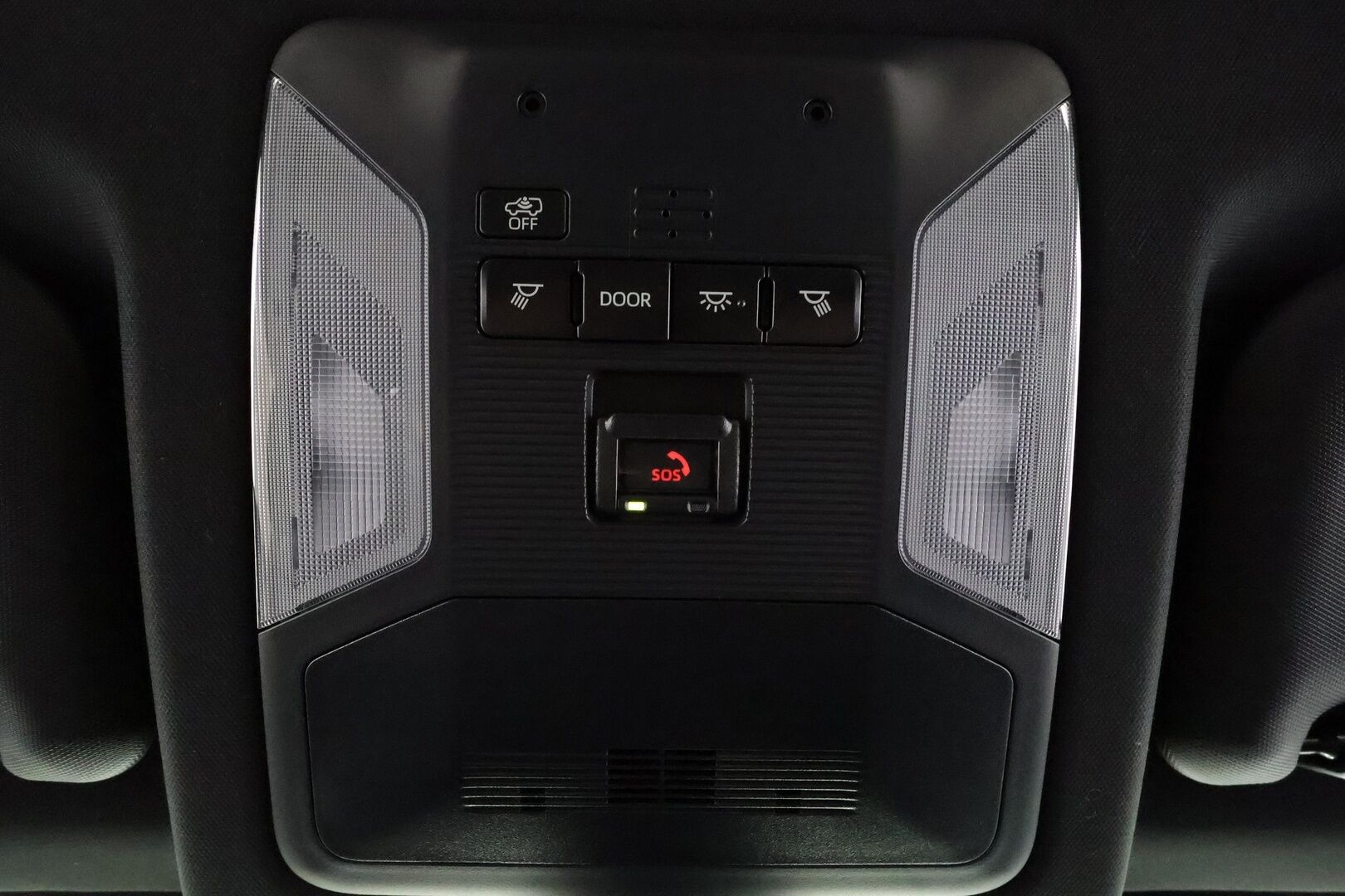 TOYOTA RAV4 PLUG-IN 2020 Hybrid 2,5 AWD * ACC / HUD / 360° / Ilmastoidut nahat / Koukku / JBL / KeylessGo / Muistipenkki * - Kahdet renkaat aluvanteilla / Huippuvarusteet