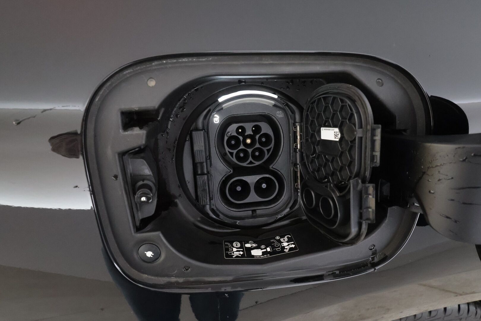 Mercedes-Benz EQC 2022 400 4MATIC Business AMG * Distronic+ / HUD / Widescreen / Multibeam / DTR+Q / 360° / Burmester / Muistipenkit *