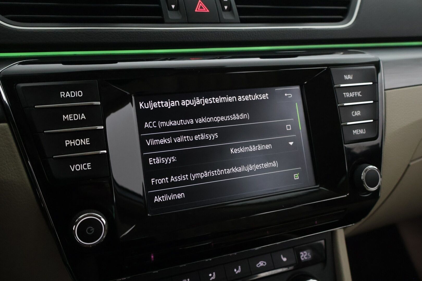 Skoda Superb 2016 Combi 1,4 TSI ACT Style DSG Autom. - Webasto | ACC | Kamera | Nahkapenkit | Sähköluukku