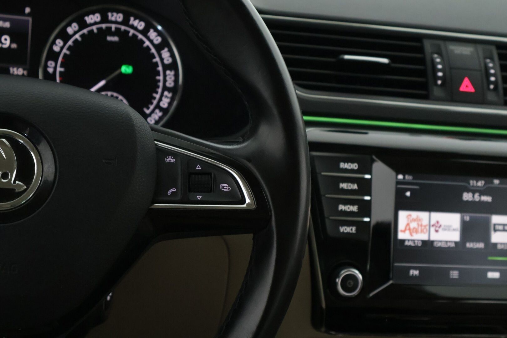 Skoda Superb 2016 Combi 1,4 TSI ACT Style DSG Autom. - Webasto | ACC | Kamera | Nahkapenkit | Sähköluukku