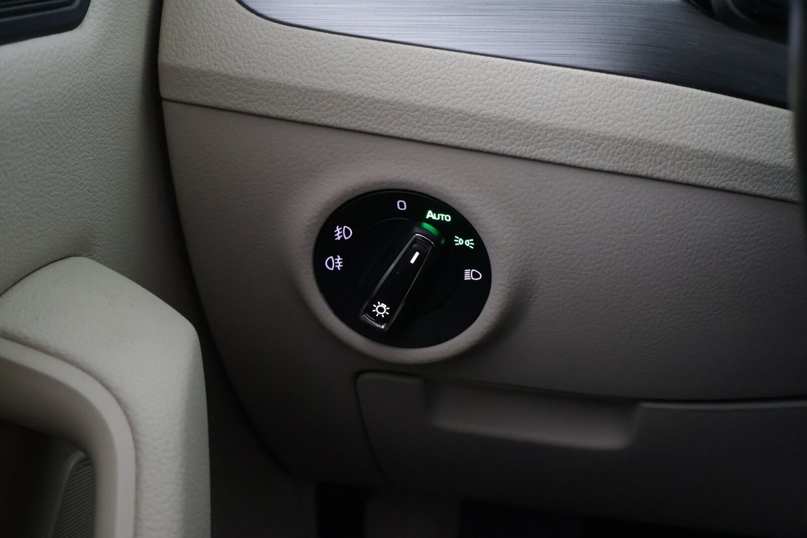 Skoda Superb 2016 Combi 1,4 TSI ACT Style DSG Autom. - Webasto | ACC | Kamera | Nahkapenkit | Sähköluukku