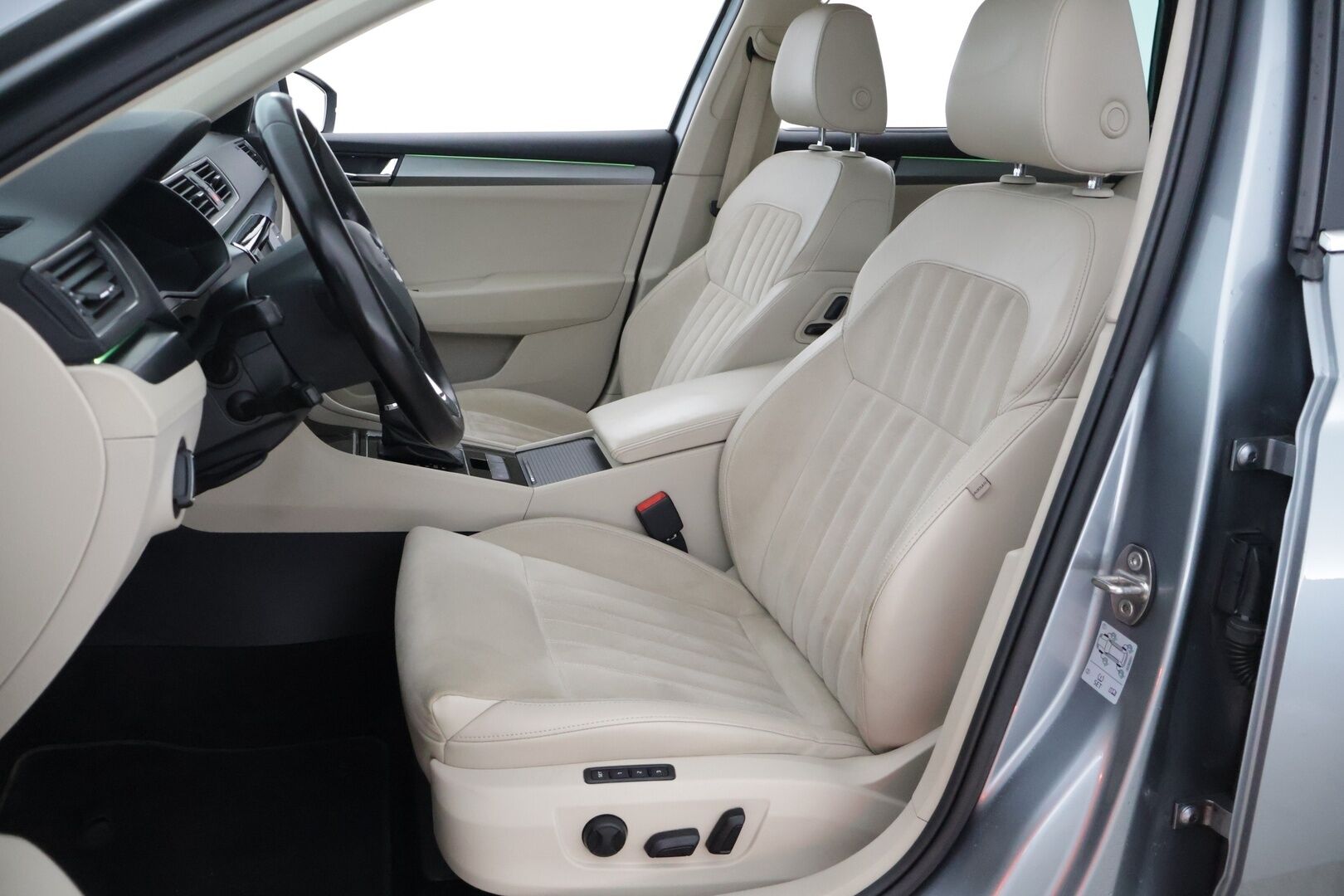 Skoda Superb 2016 Combi 1,4 TSI ACT Style DSG Autom. - Webasto | ACC | Kamera | Nahkapenkit | Sähköluukku