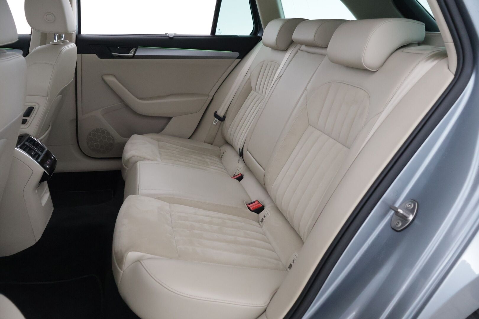 Skoda Superb 2016 Combi 1,4 TSI ACT Style DSG Autom. - Webasto | ACC | Kamera | Nahkapenkit | Sähköluukku