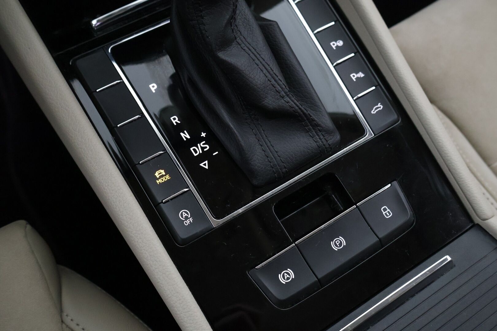 Skoda Superb 2016 Combi 1,4 TSI ACT Style DSG Autom. - Webasto | ACC | Kamera | Nahkapenkit | Sähköluukku