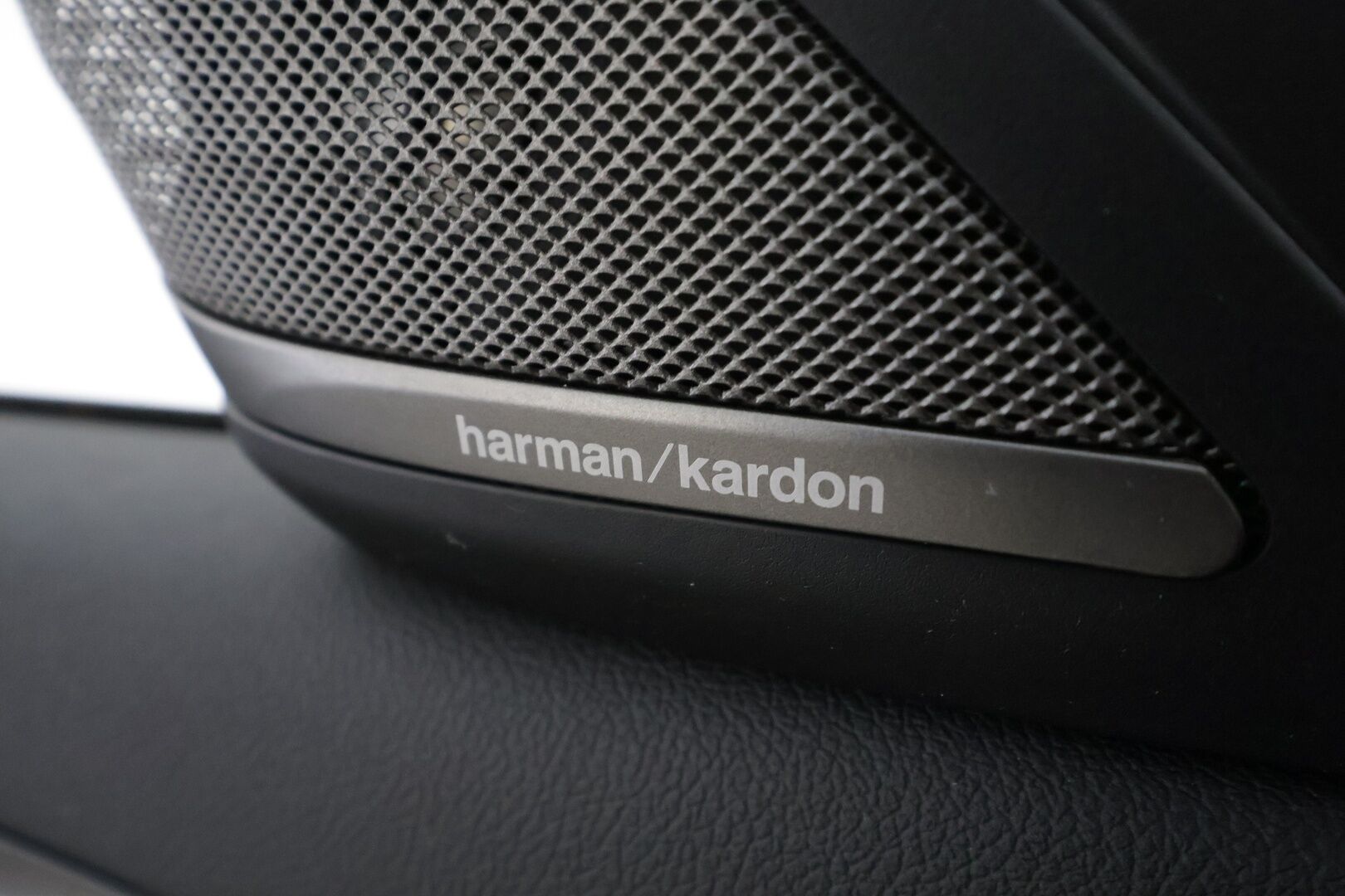 BMW 530 2021 G31 Touring 530d A xDrive Luxury * ACC / HUD / 360° / Muistipenkit / Laser / H&K / Webasto / Navi / Comfort Access * - Kahdet renkaat aluvanteilla / Huippuvarusteet - HULLU BLACKWEEK KORKOTARJOUS 2,49%