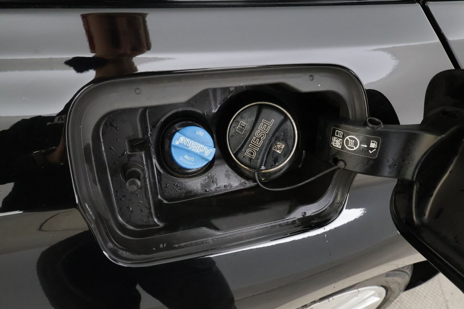 BMW 530 2021 G31 Touring 530d A xDrive Luxury * ACC / HUD / 360° / Muistipenkit / Laser / H&K / Webasto / Navi / Comfort Access * - Kahdet renkaat aluvanteilla / Huippuvarusteet - HULLU BLACKWEEK KORKOTARJOUS 2,49%