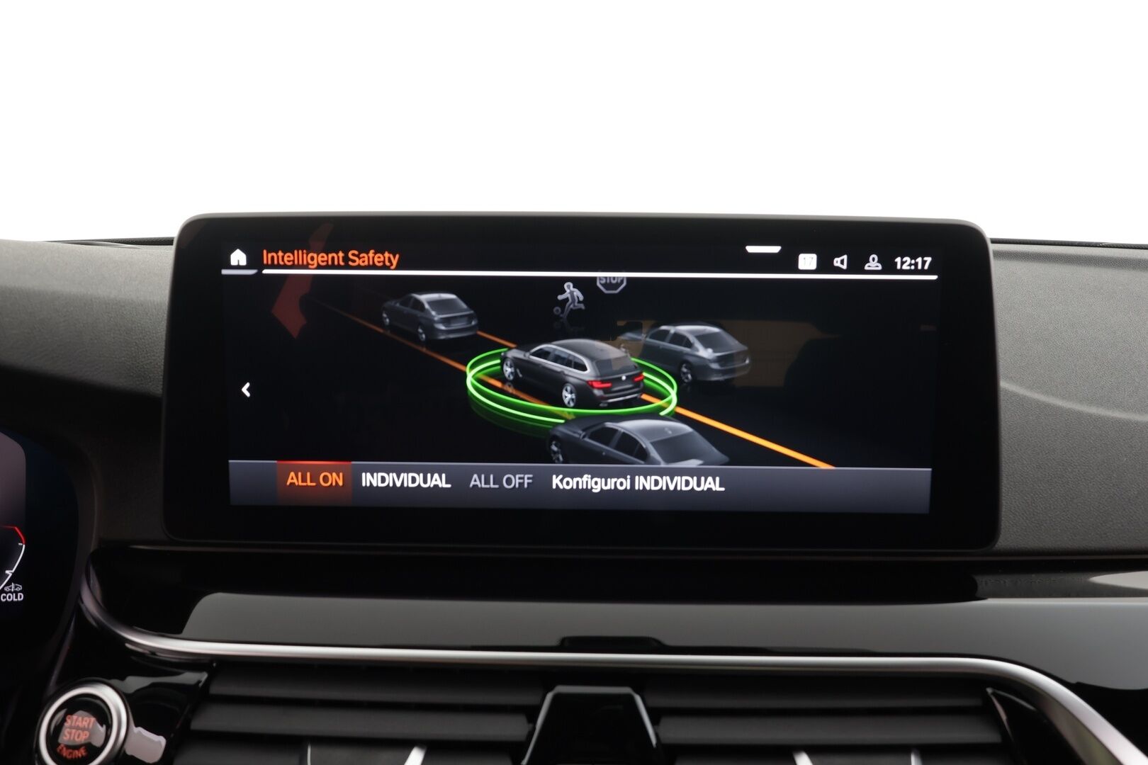 BMW 530 2021 G31 Touring 530d A xDrive Luxury * ACC / HUD / 360° / Muistipenkit / Laser / H&K / Webasto / Navi / Comfort Access * - Kahdet renkaat aluvanteilla / Huippuvarusteet - HULLU BLACKWEEK KORKOTARJOUS 2,49%