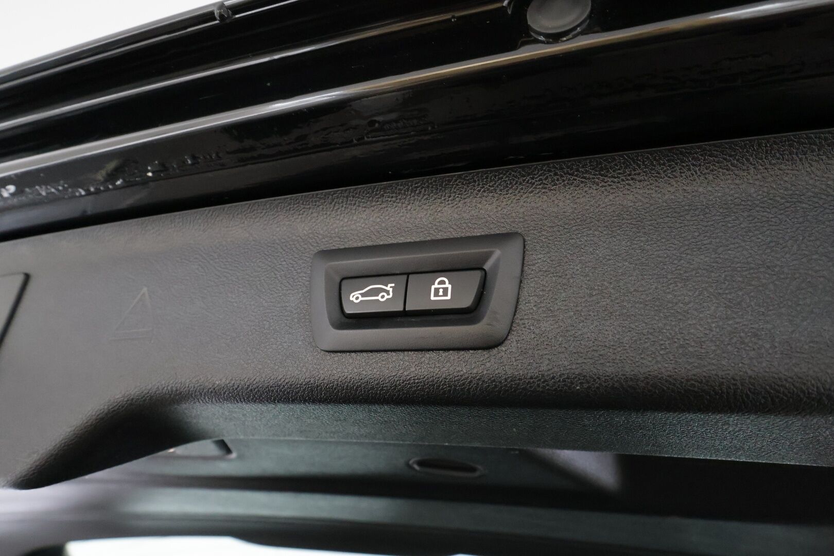 BMW 530 2021 G31 Touring 530d A xDrive Luxury * ACC / HUD / 360° / Muistipenkit / Laser / H&K / Webasto / Navi / Comfort Access * - Kahdet renkaat aluvanteilla / Huippuvarusteet - HULLU BLACKWEEK KORKOTARJOUS 2,49%