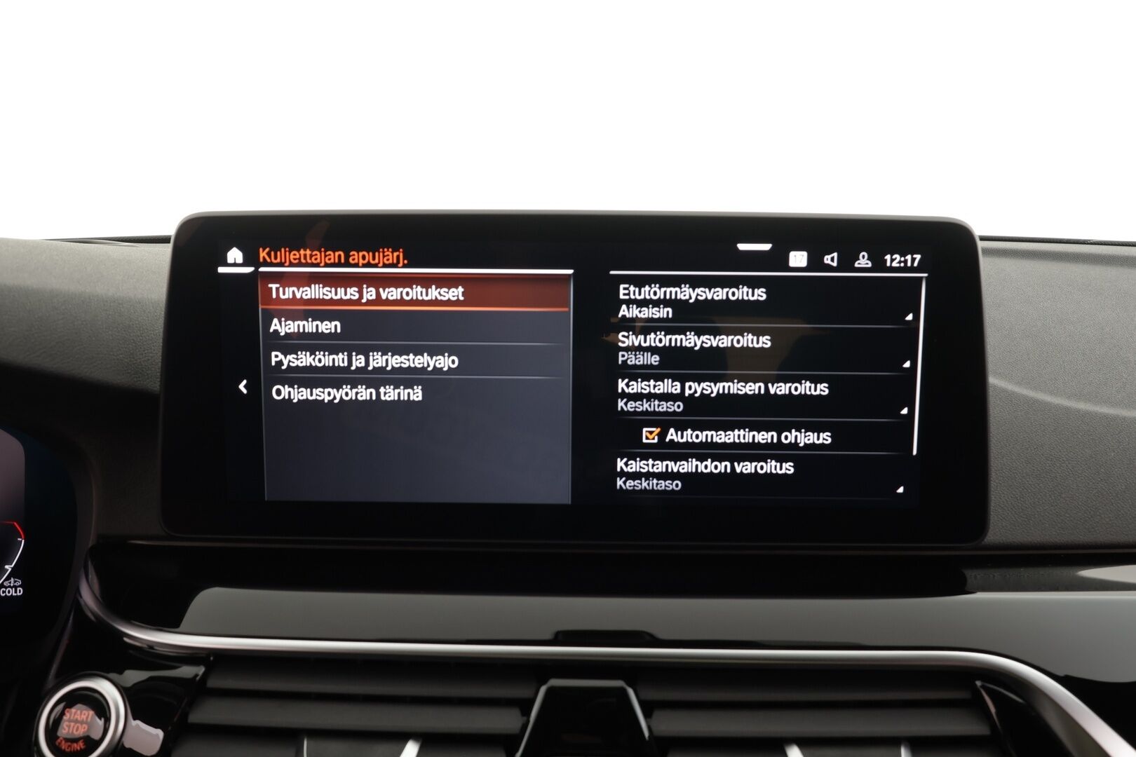 BMW 530 2021 G31 Touring 530d A xDrive Luxury * ACC / HUD / 360° / Muistipenkit / Laser / H&K / Webasto / Navi / Comfort Access * - Kahdet renkaat aluvanteilla / Huippuvarusteet - HULLU BLACKWEEK KORKOTARJOUS 2,49%