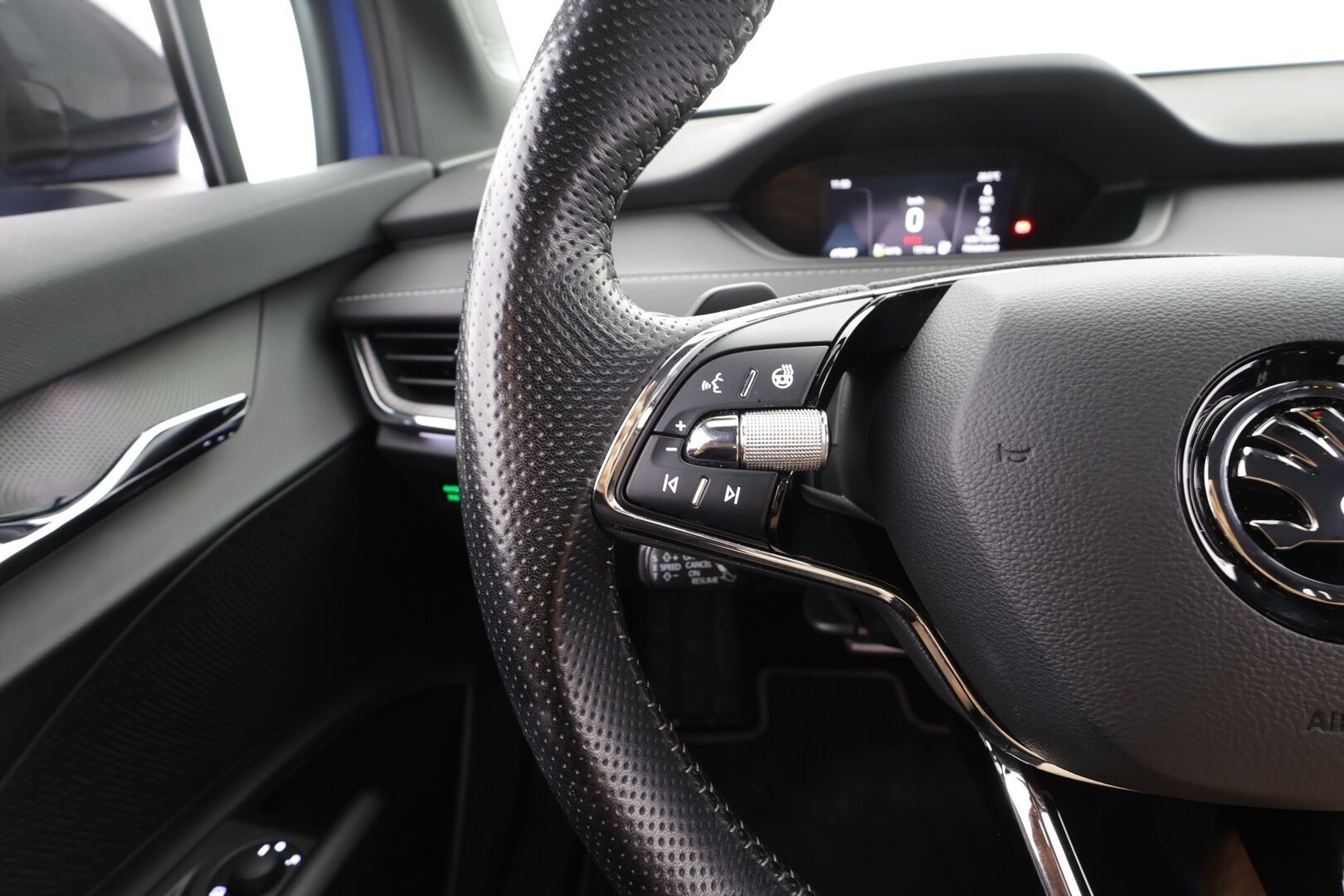 Skoda Enyaq 2022 60 SportLine iV - | ACC | Akkukäyttöinen | Matrix-LED | P.Kamera | Ratinlämmitys | Puolinahat | Keyless | Apple&Android | Kahdet Renkaat |