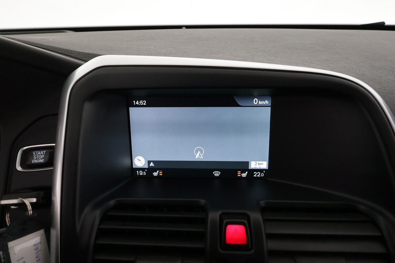 Volvo XC60 2017 D4 AWD Business R-Design aut * ACC / Webasto / Xenon / P.Tutka / Kaistavahti * - Kahdet renkaat aluvanteilla