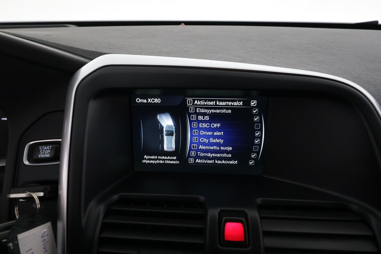 Volvo XC60 2017 D4 AWD Business R-Design aut * ACC / Webasto / Xenon / P.Tutka / Kaistavahti * - Kahdet renkaat aluvanteilla
