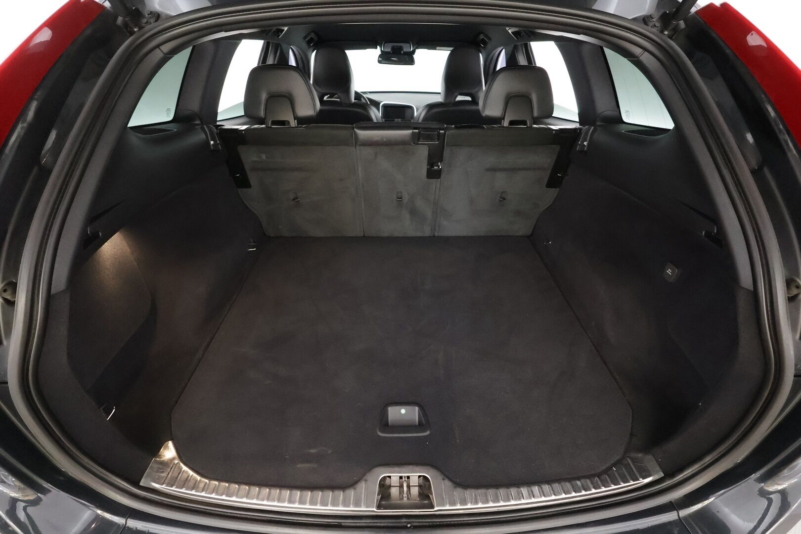 Volvo XC60 2017 D4 AWD Business R-Design aut * ACC / Webasto / Xenon / P.Tutka / Kaistavahti * - Kahdet renkaat aluvanteilla