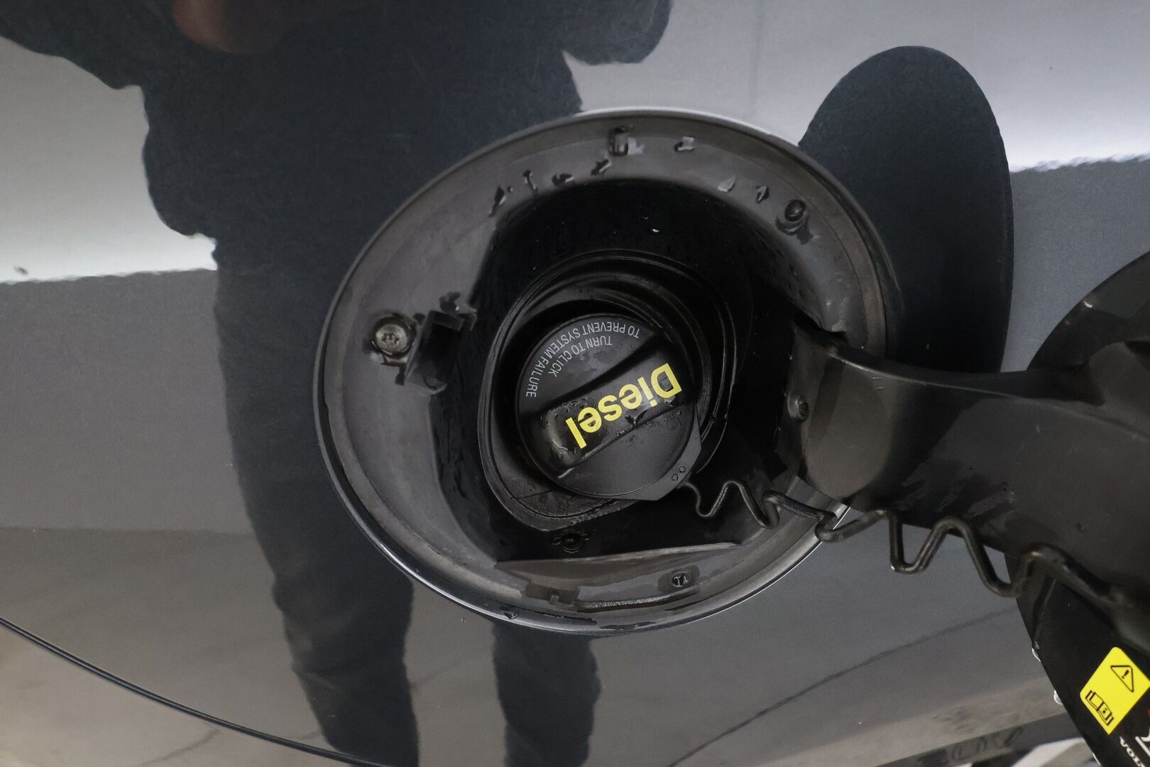 Volvo XC60 2017 D4 AWD Business R-Design aut * ACC / Webasto / Xenon / P.Tutka / Kaistavahti * - Kahdet renkaat aluvanteilla