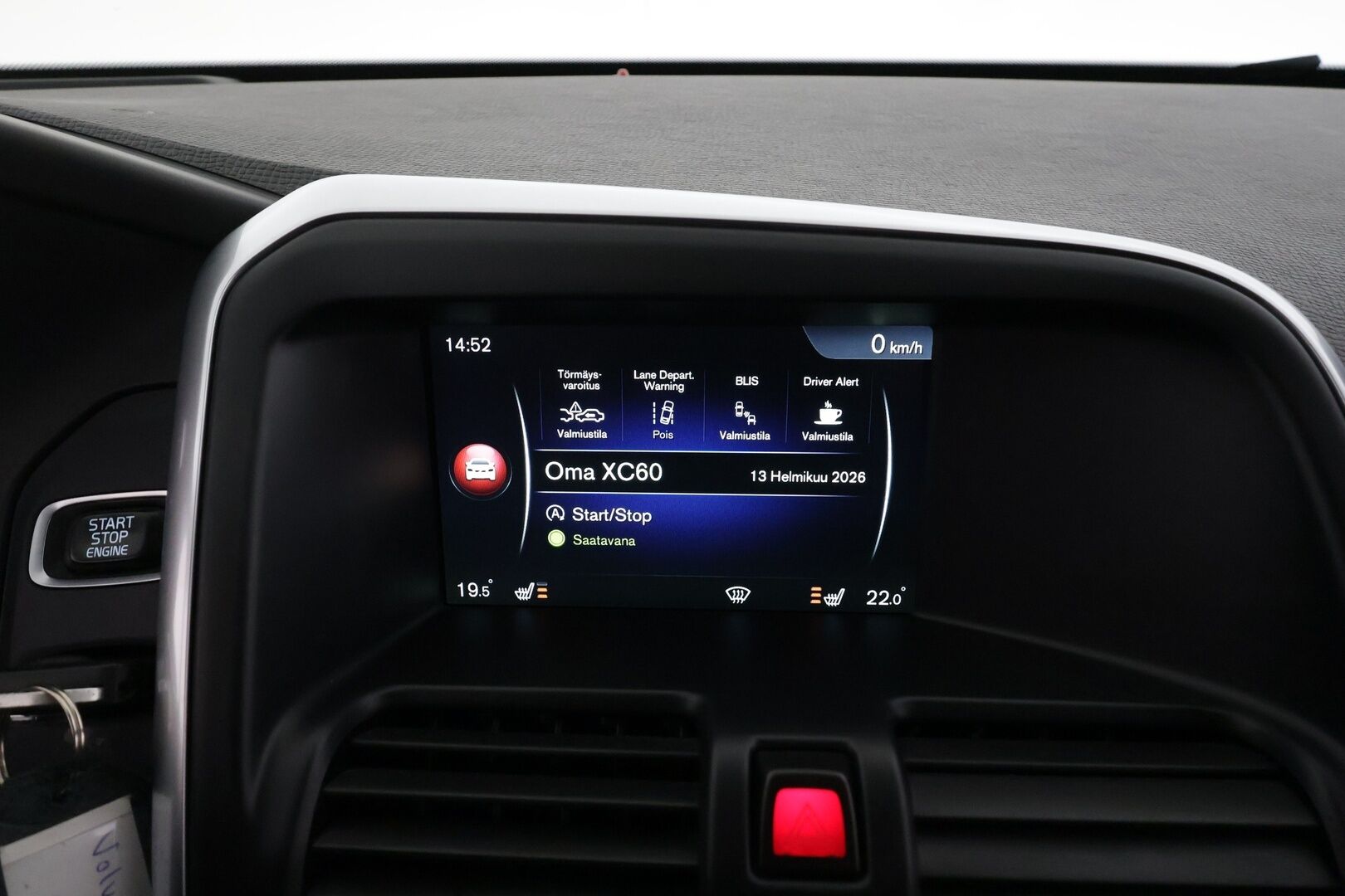 Volvo XC60 2017 D4 AWD Business R-Design aut * ACC / Webasto / Xenon / P.Tutka / Kaistavahti * - Kahdet renkaat aluvanteilla