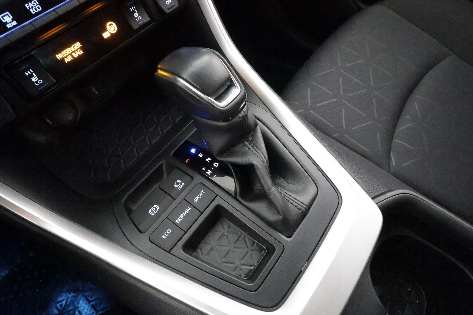 Toyota RAV4 2020 2,0 VVT-iE Active Multidrive S * Koukku / ACC / LED / P.Kamera / Sisätilanlämmitin / Kaistavahti / Navi * - Suomi-auto / Merkkihuollot / Kahdet renkaat aluvanteilla - HULLUT AVAJAISHULINAT KORKOTARJOUS 3,29 %