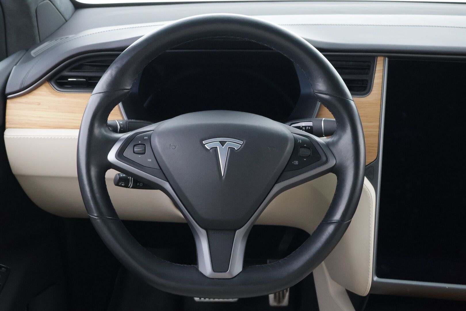 Tesla Model X 2019 Long Range AWD - Vetokoukku | Vaalea Nahkasisusta | Premium Audio | Lasikatto | 2x Renkaat Aluvantein