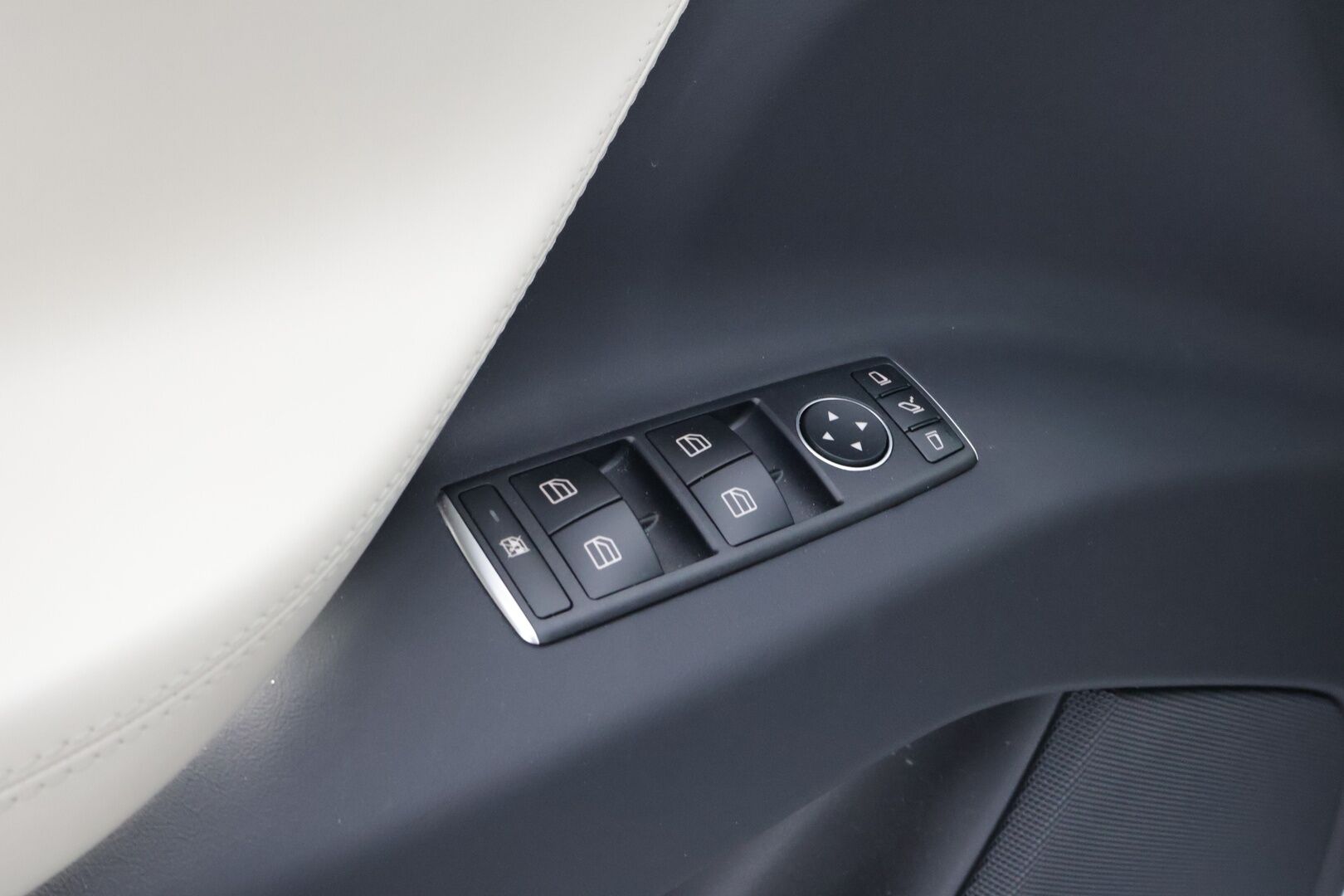 Tesla Model X 2019 Long Range AWD - Vetokoukku | Vaalea Nahkasisusta | Premium Audio | Lasikatto | 2x Renkaat Aluvantein