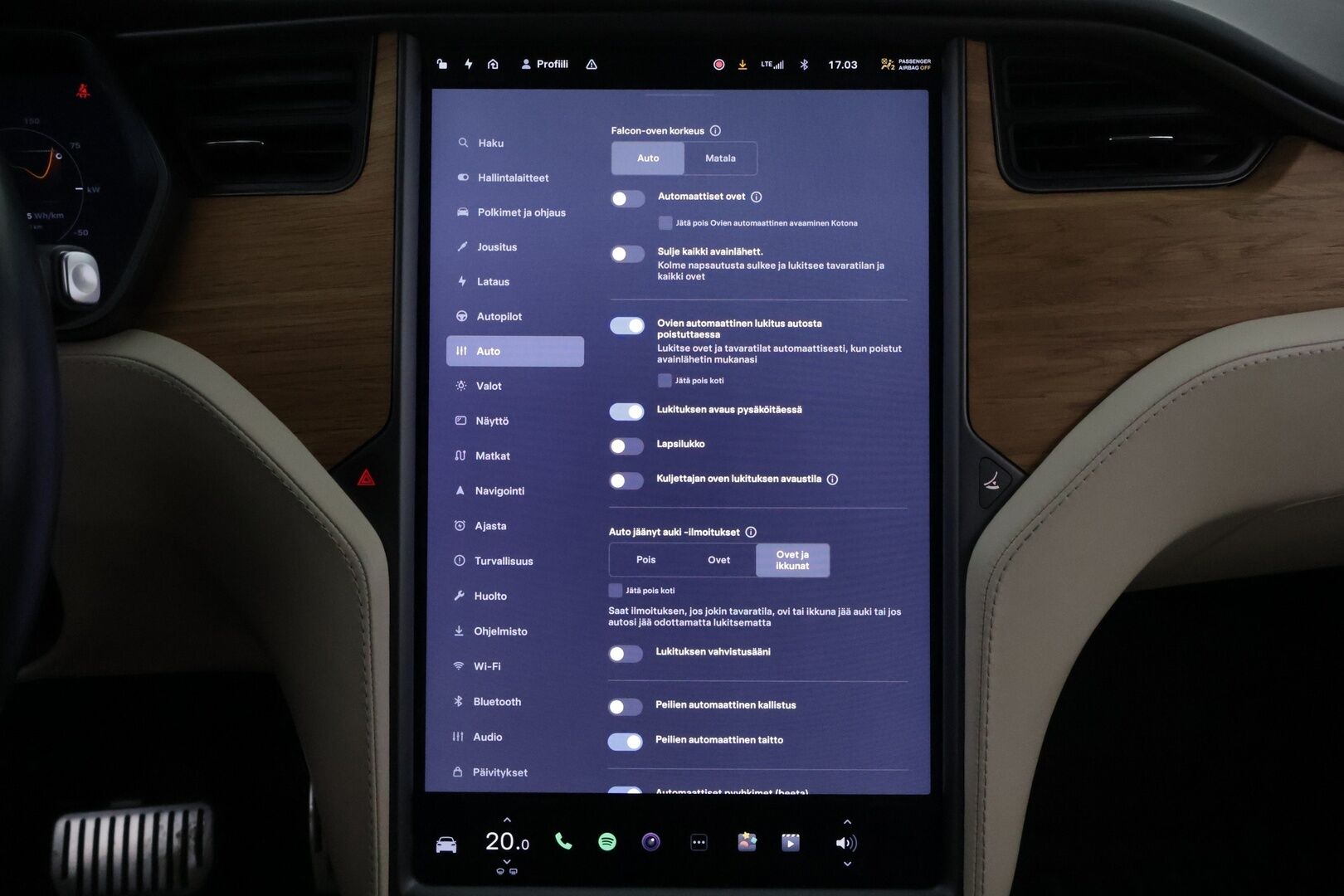 Tesla Model X 2019 Long Range AWD - Vetokoukku | Vaalea Nahkasisusta | Premium Audio | Lasikatto | 2x Renkaat Aluvantein