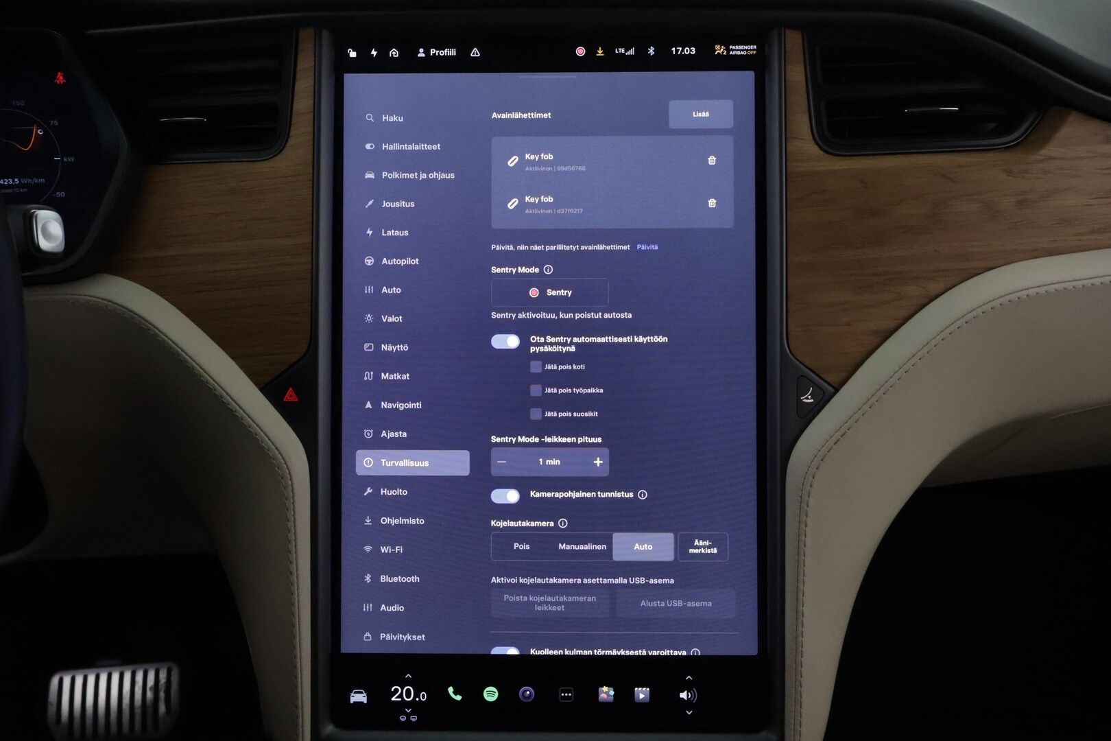 Tesla Model X 2019 Long Range AWD - Vetokoukku | Vaalea Nahkasisusta | Premium Audio | Lasikatto | 2x Renkaat Aluvantein