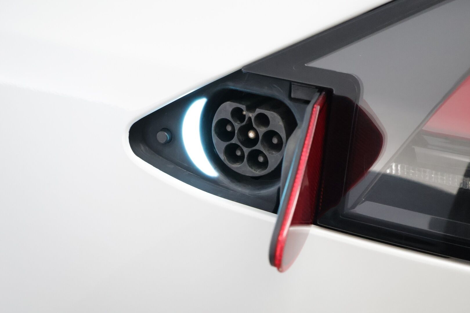 Tesla Model X 2019 Long Range AWD * Vetokoukku / Vaalea Nahkasisusta / Premium Audio / Lasikatto / 2x Renkaat Aluvantein! - Ilma-Alusta / Peruutuskamera / Upea! - HULLUT AVAJAISHULINAT KORKOTARJOUS 3,29 %